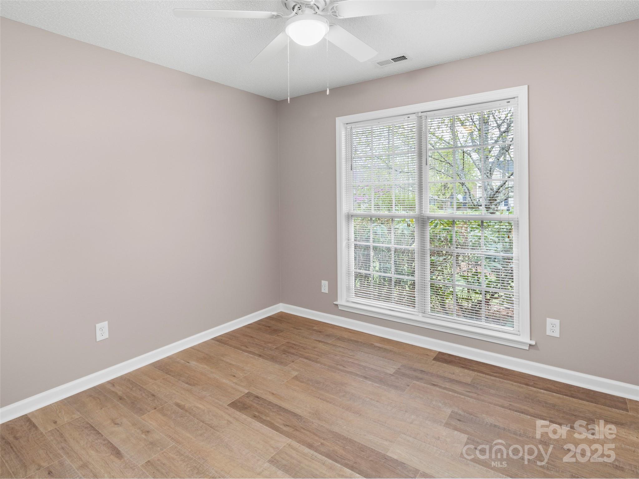 135 S Sunberry Trail