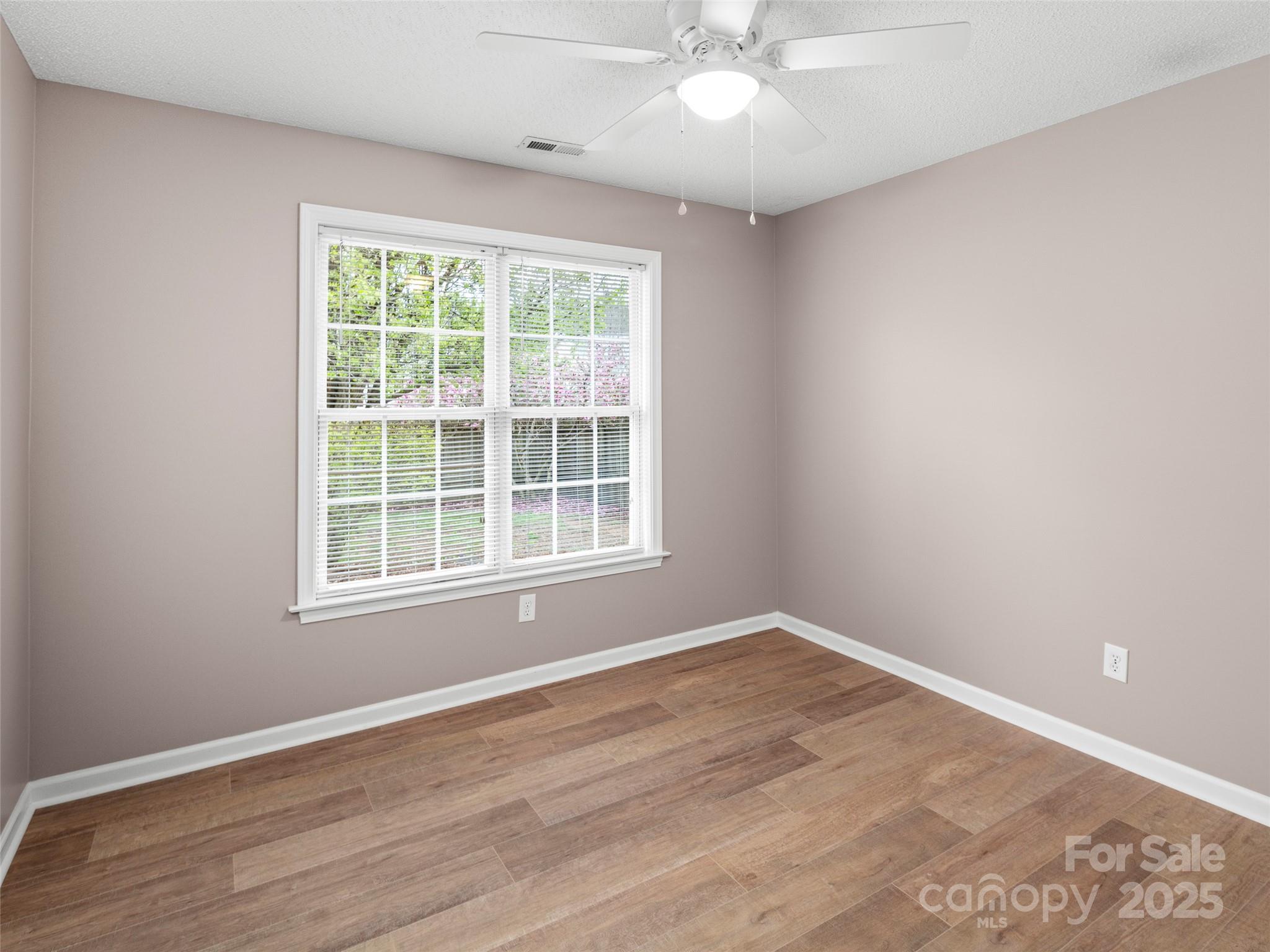 135 S Sunberry Trail