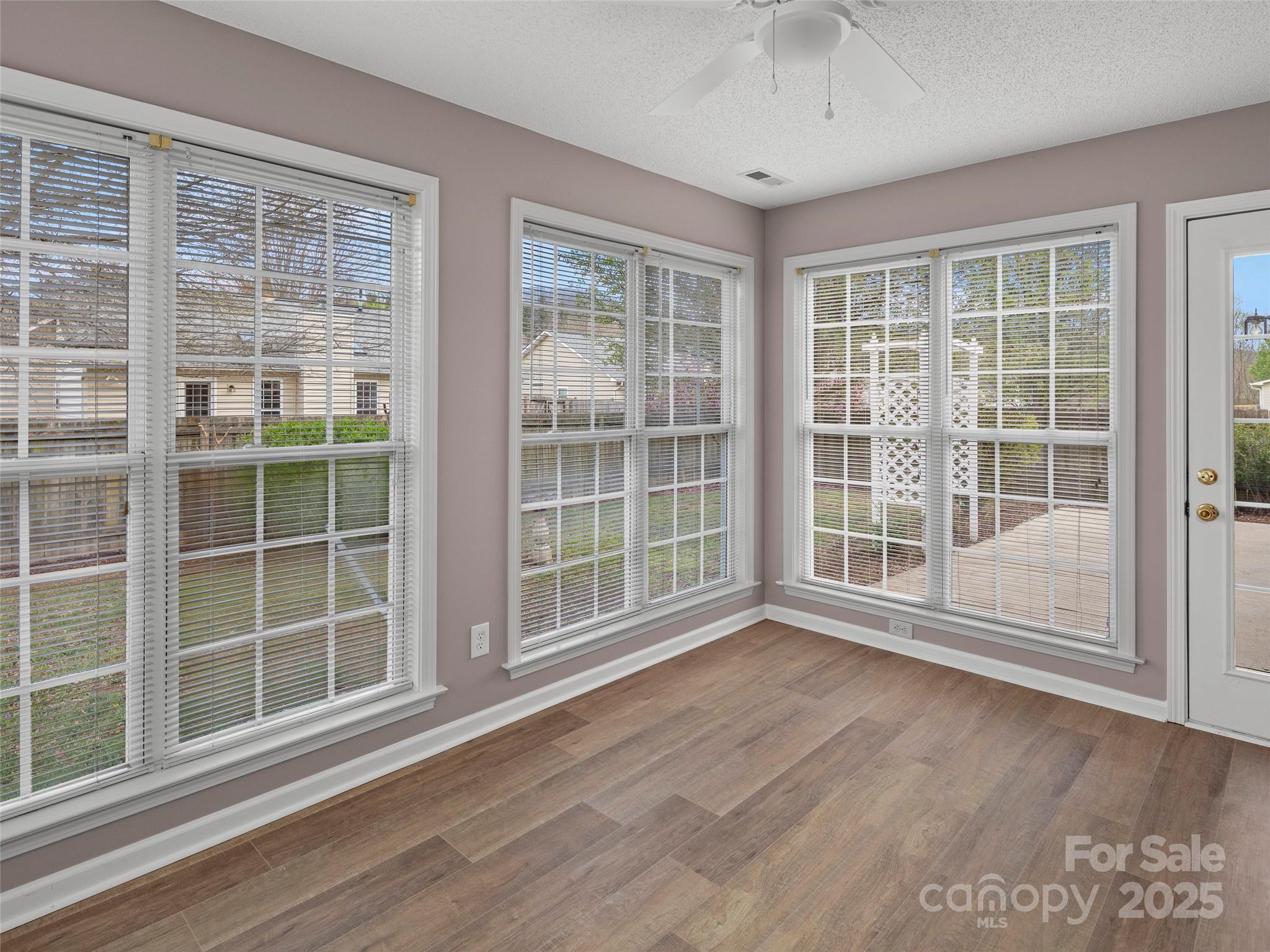 135 S Sunberry Trail