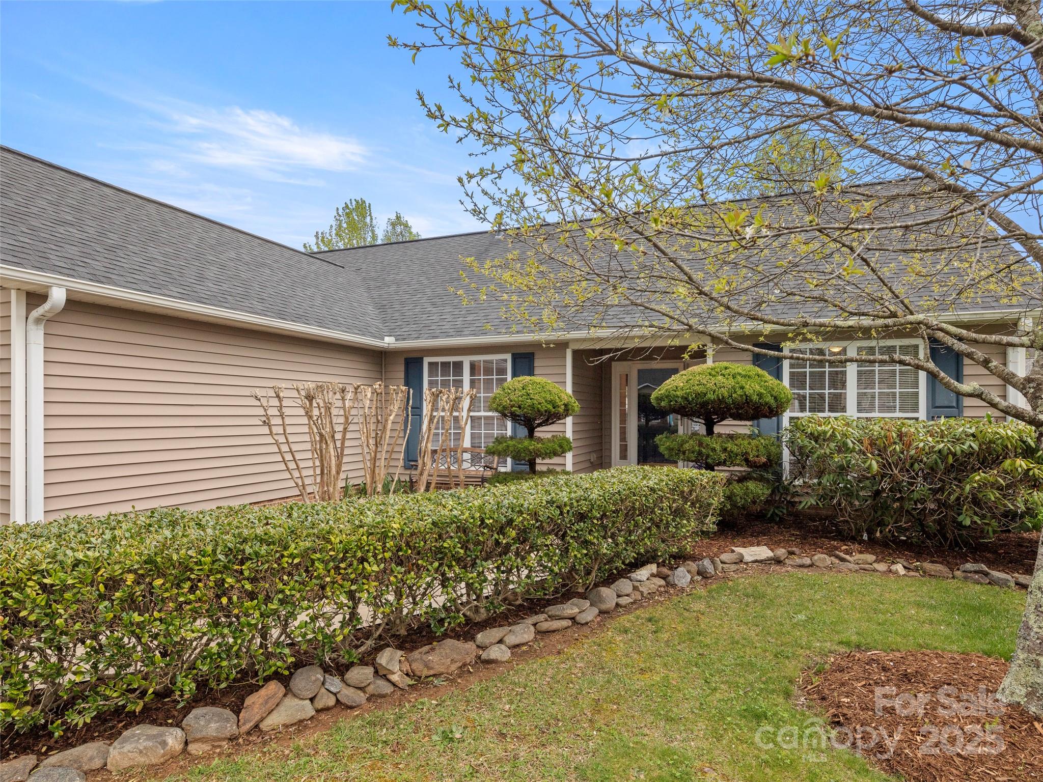 135 S Sunberry Trail