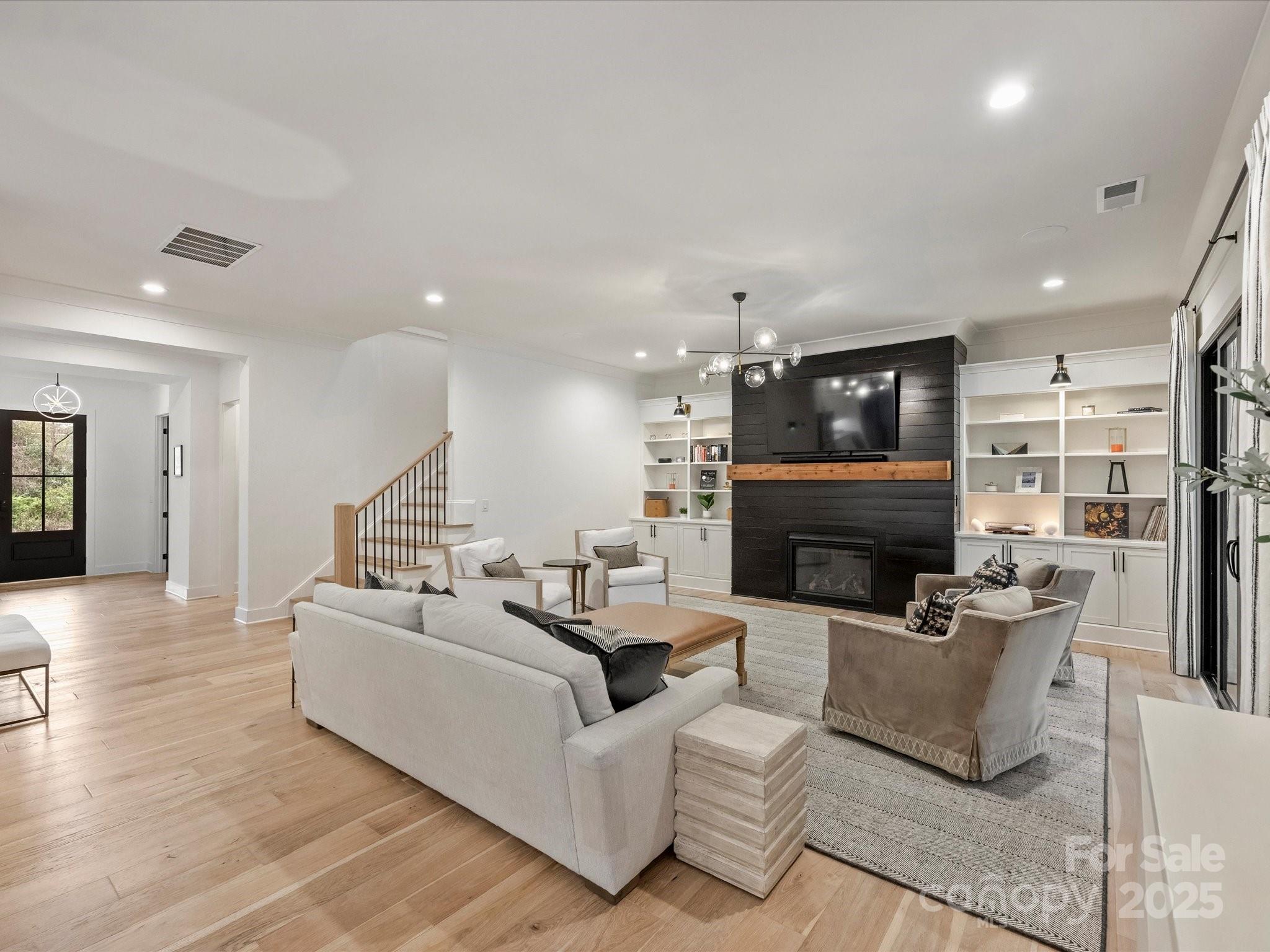1523 Saint George Street