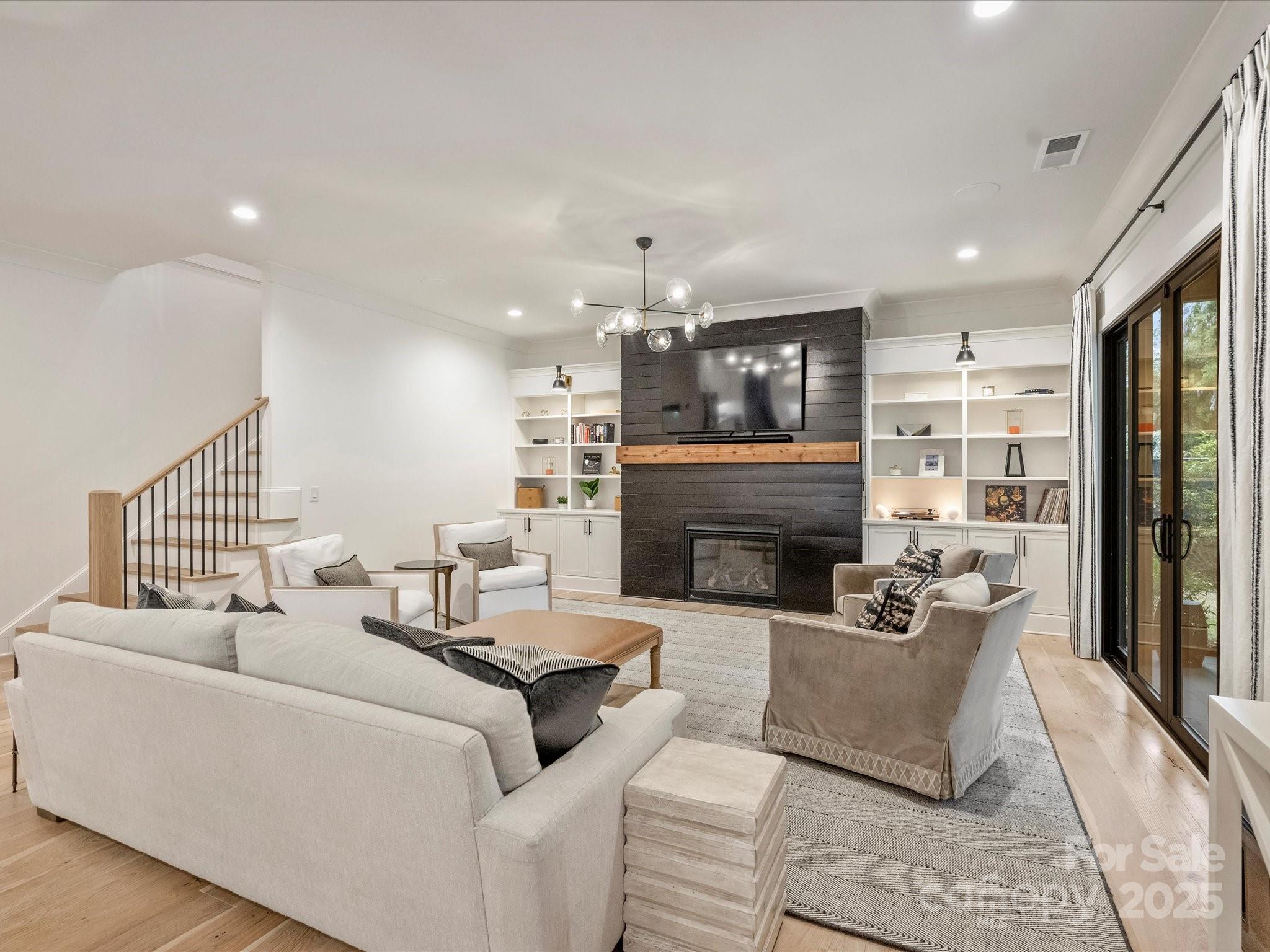 1523 Saint George Street