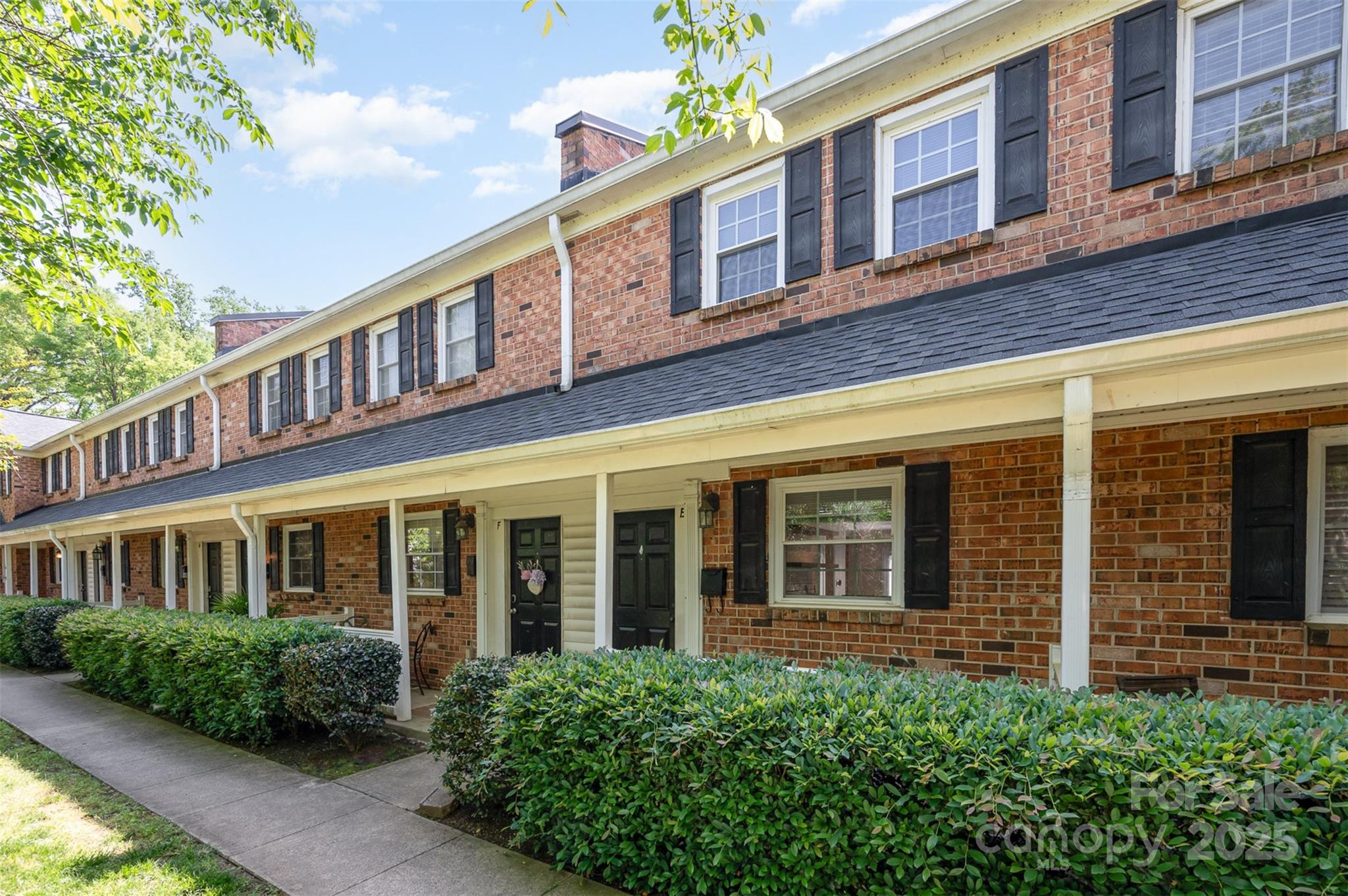 1218 Green Oaks Lane