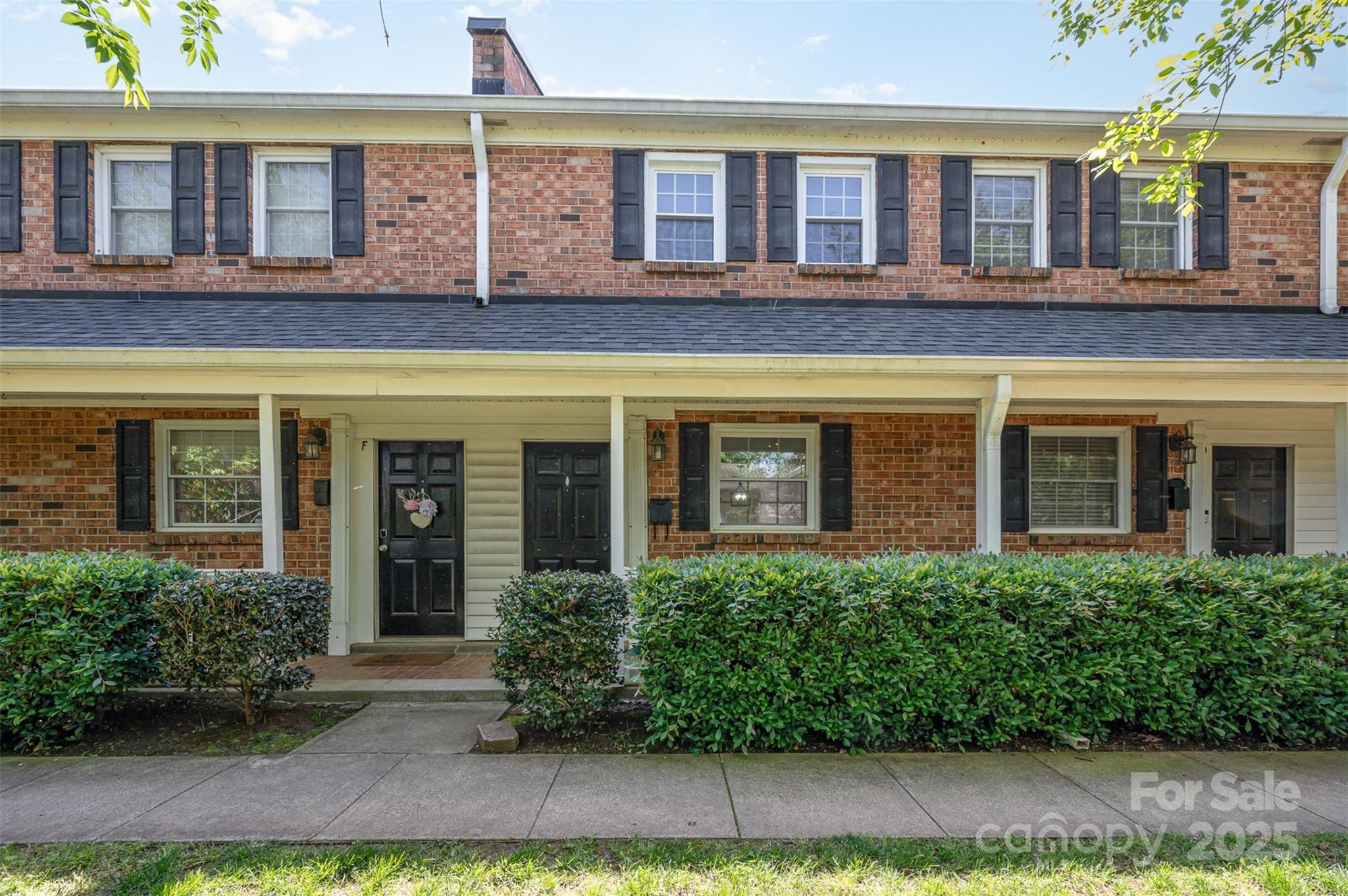 1218 Green Oaks Lane