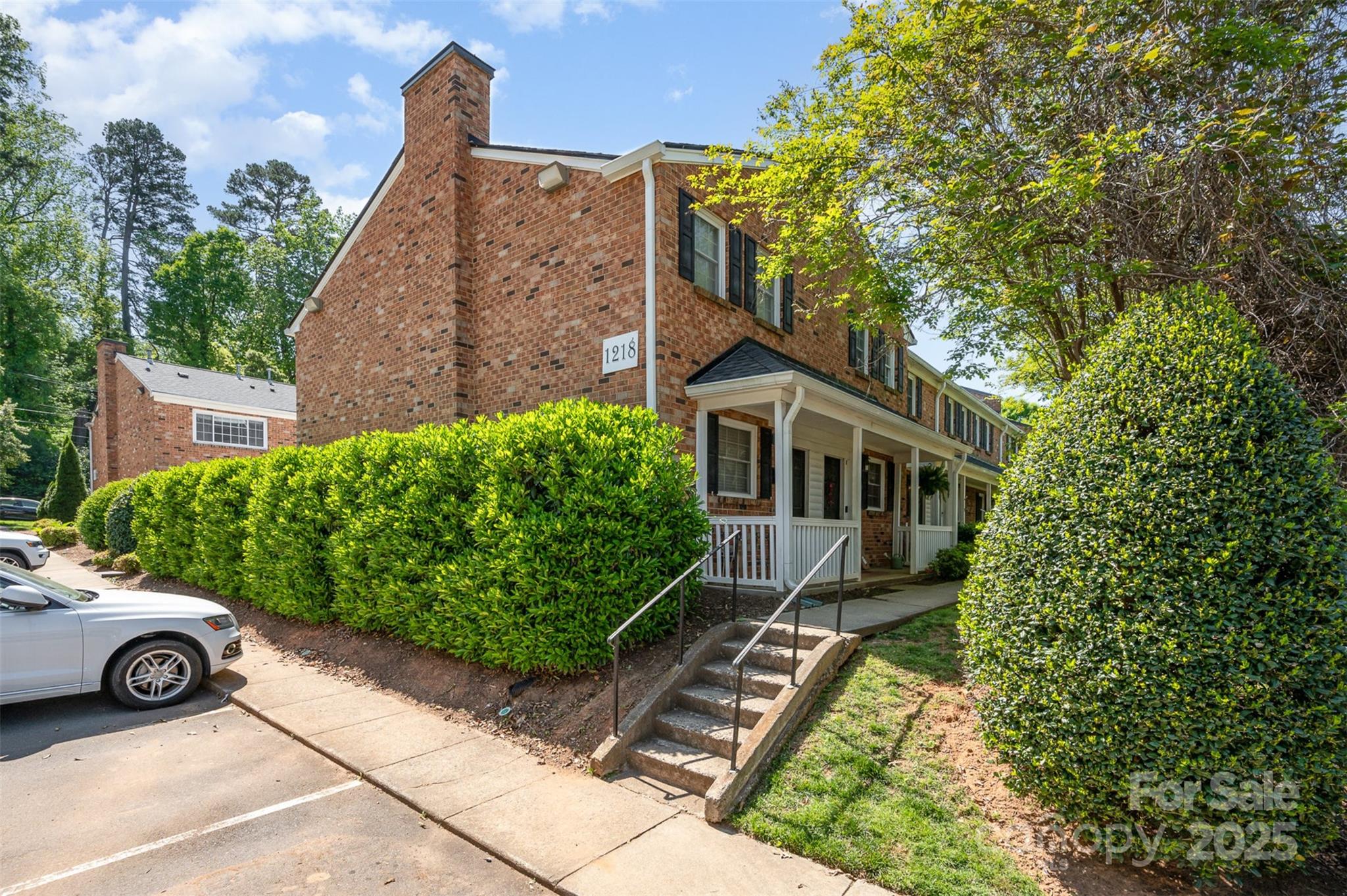 1218 Green Oaks Lane