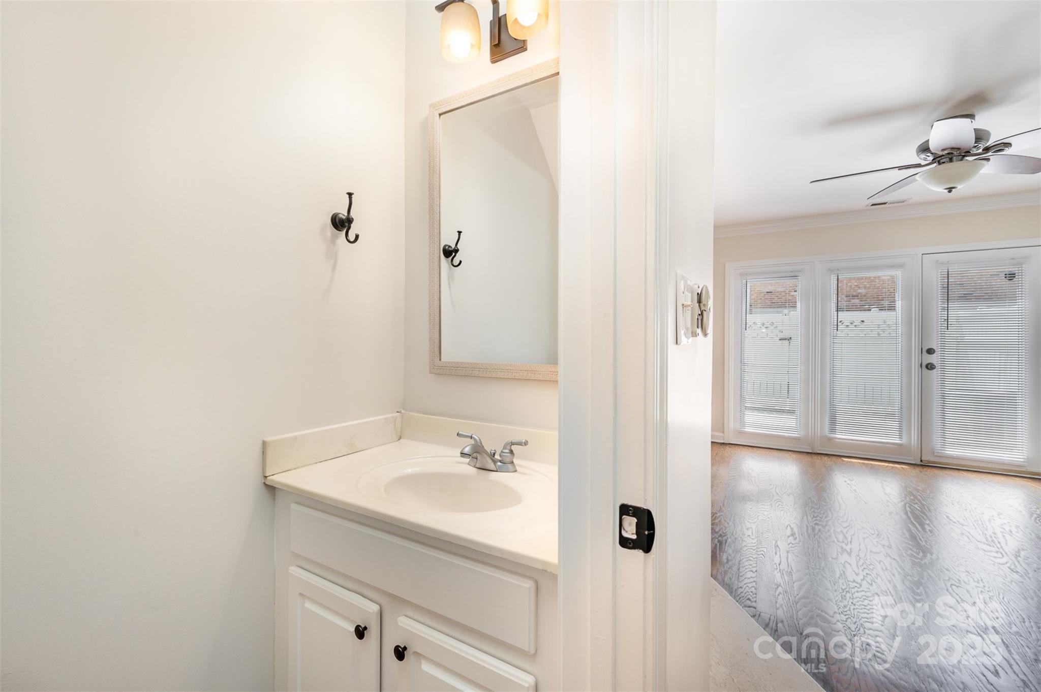 1218 Green Oaks Lane