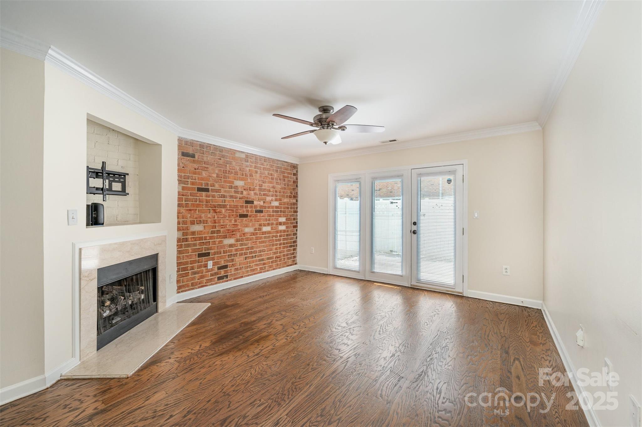 1218 Green Oaks Lane