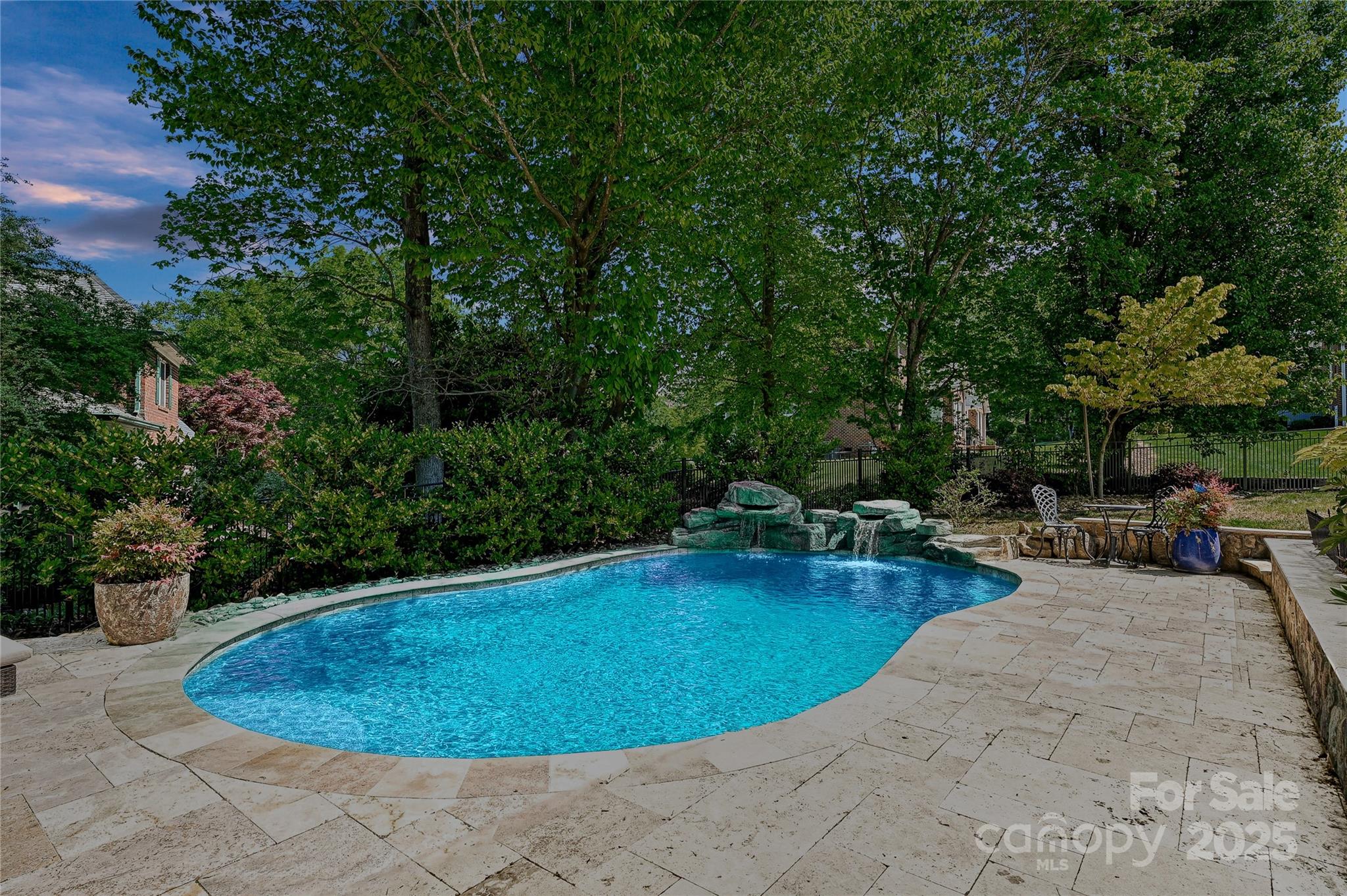 205 Commodore Court