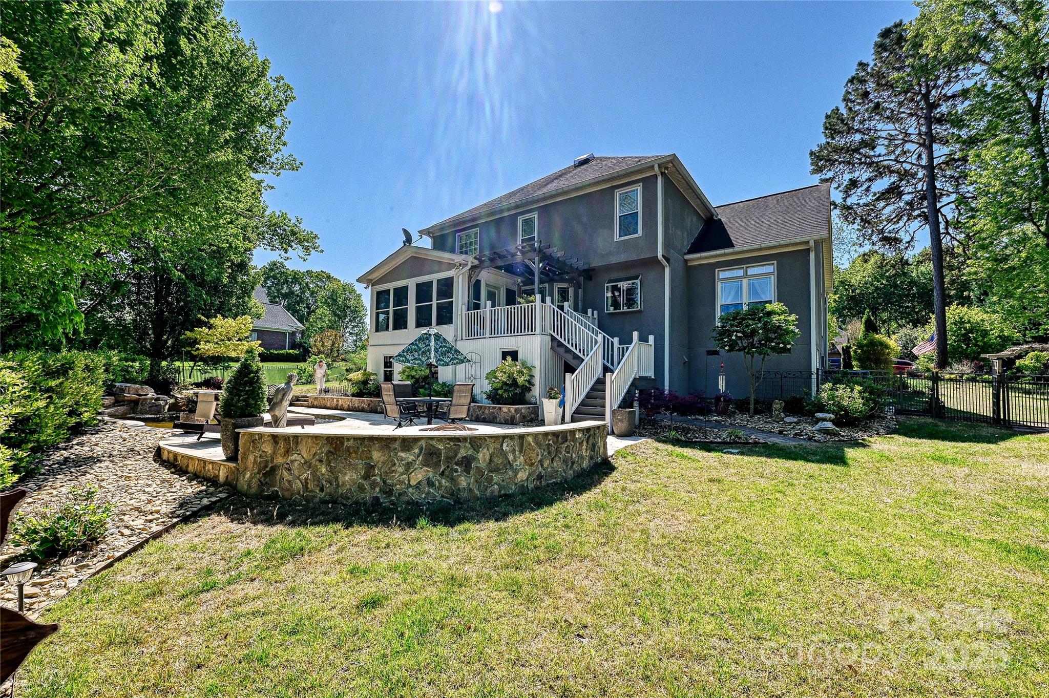 205 Commodore Court