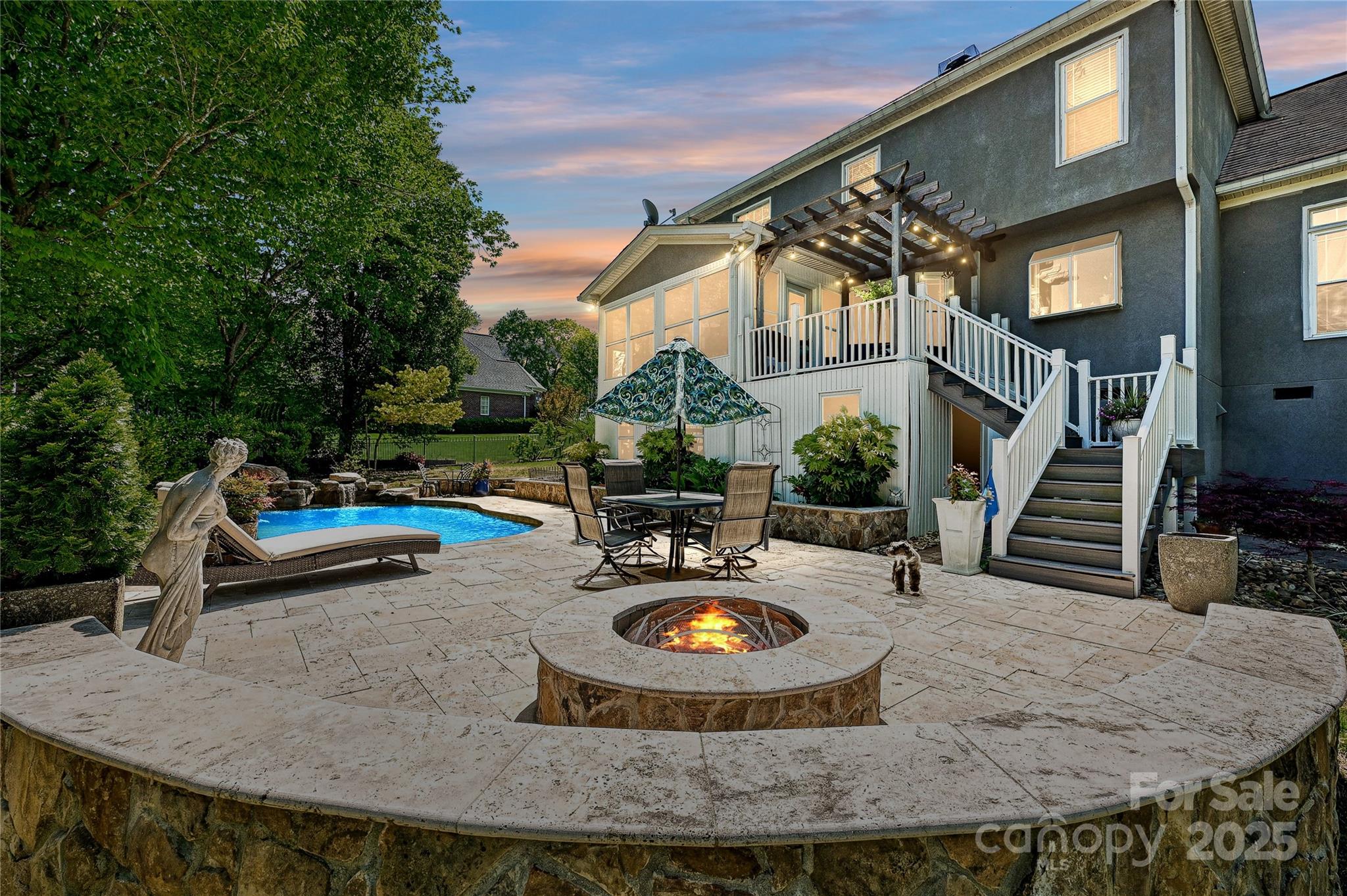 205 Commodore Court