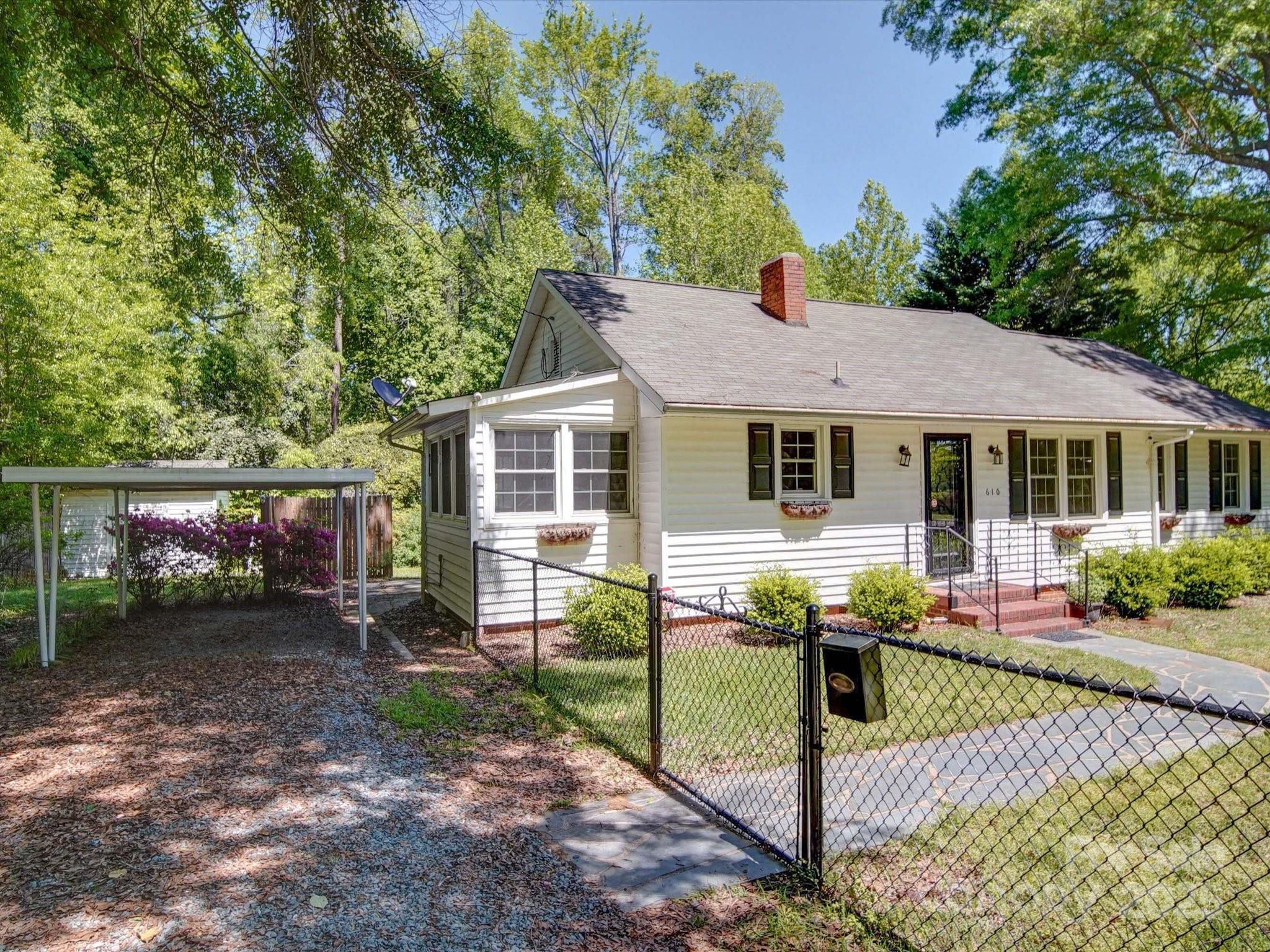 610 N Pine Lane