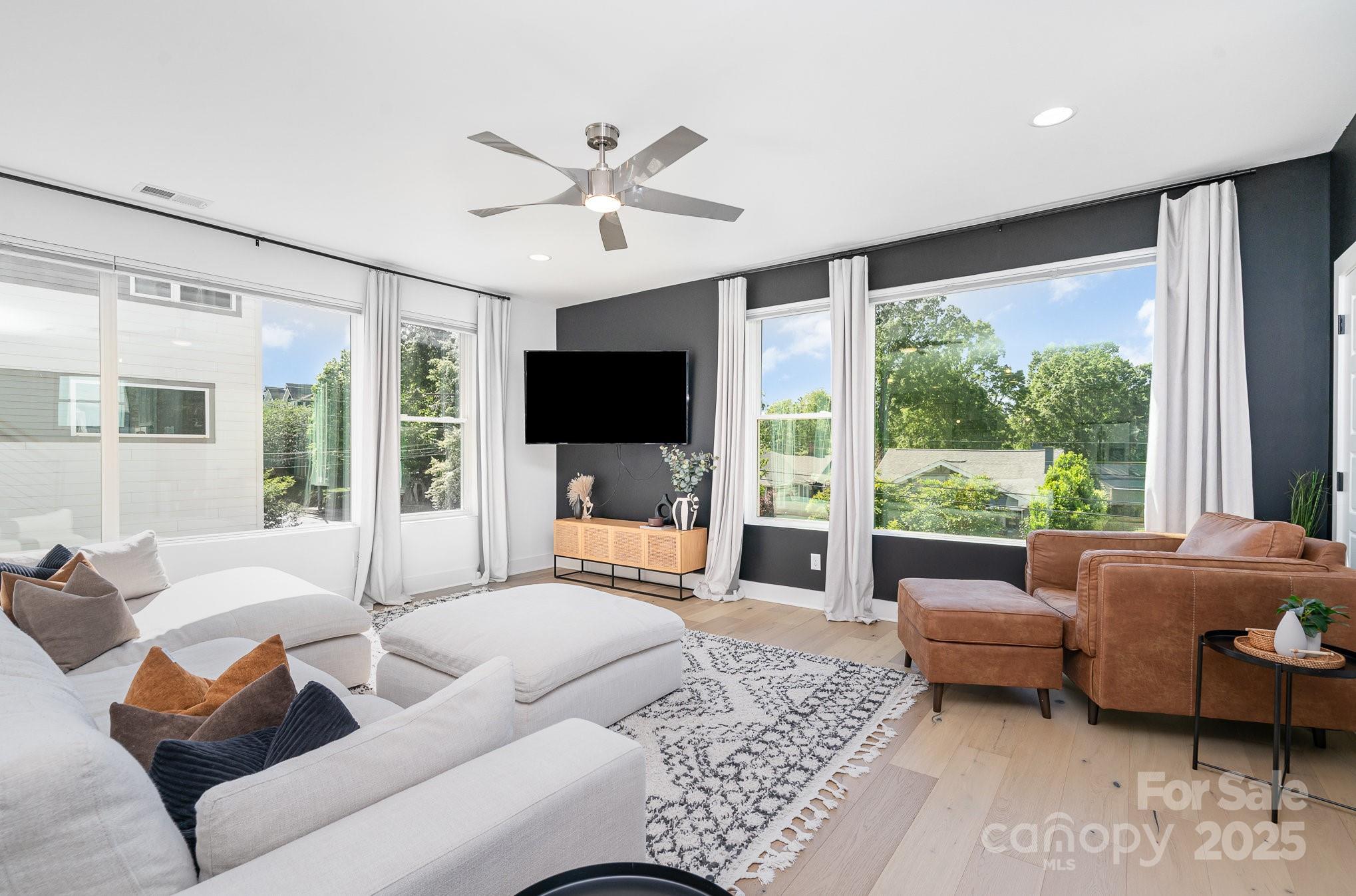 302 Wesley Heights Way