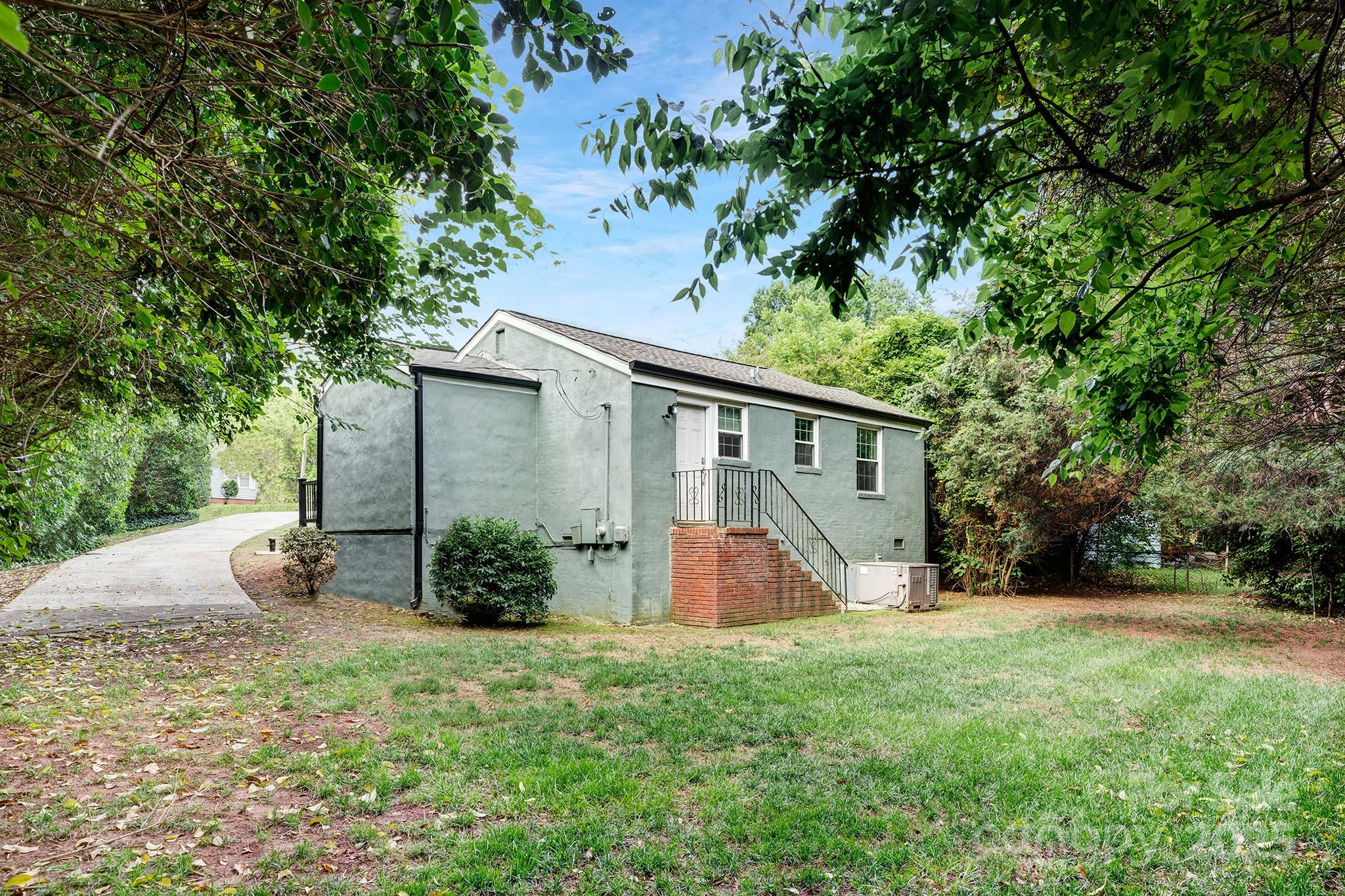 1100 Mona Drive