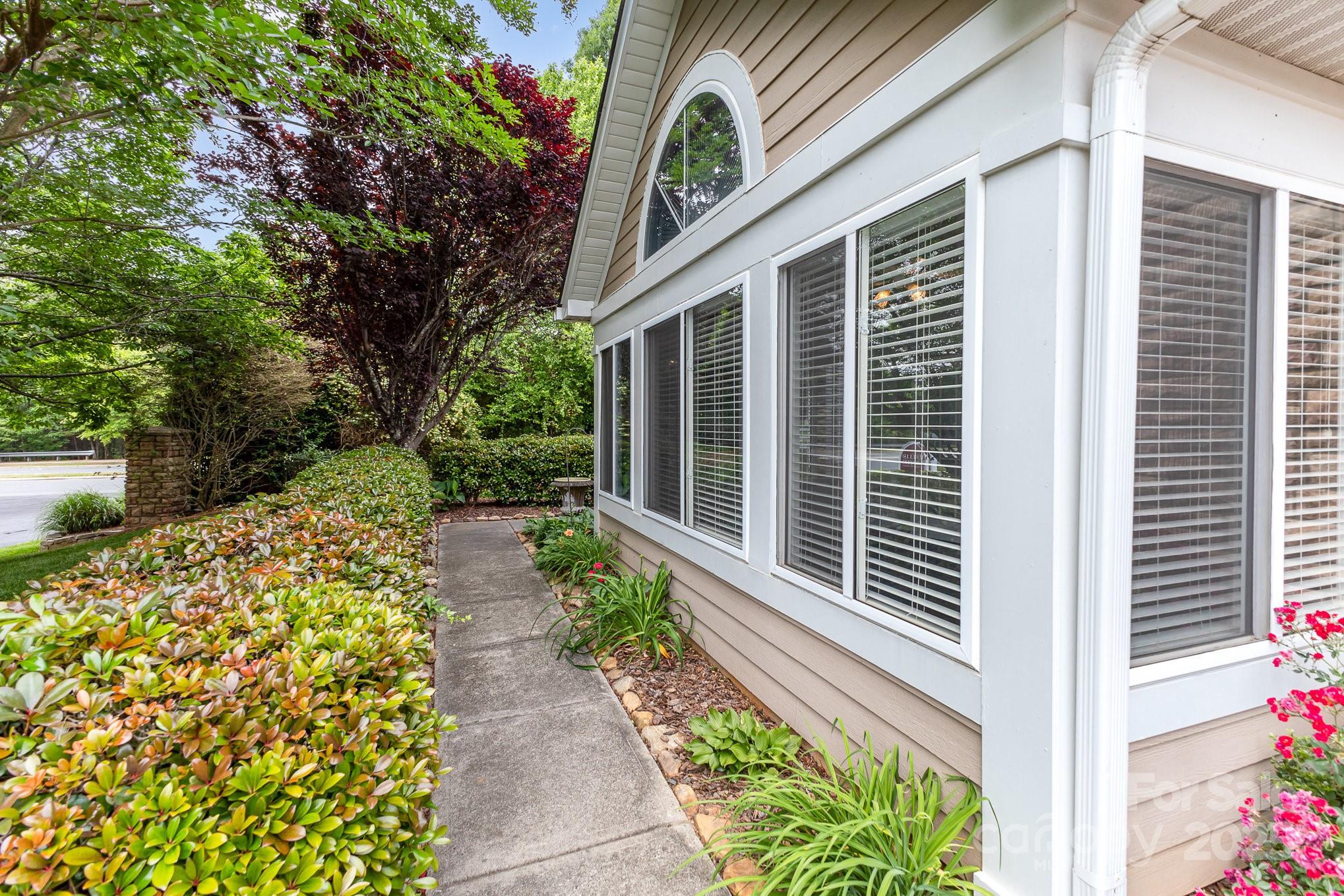 9013 Trellis Pointe Boulevard