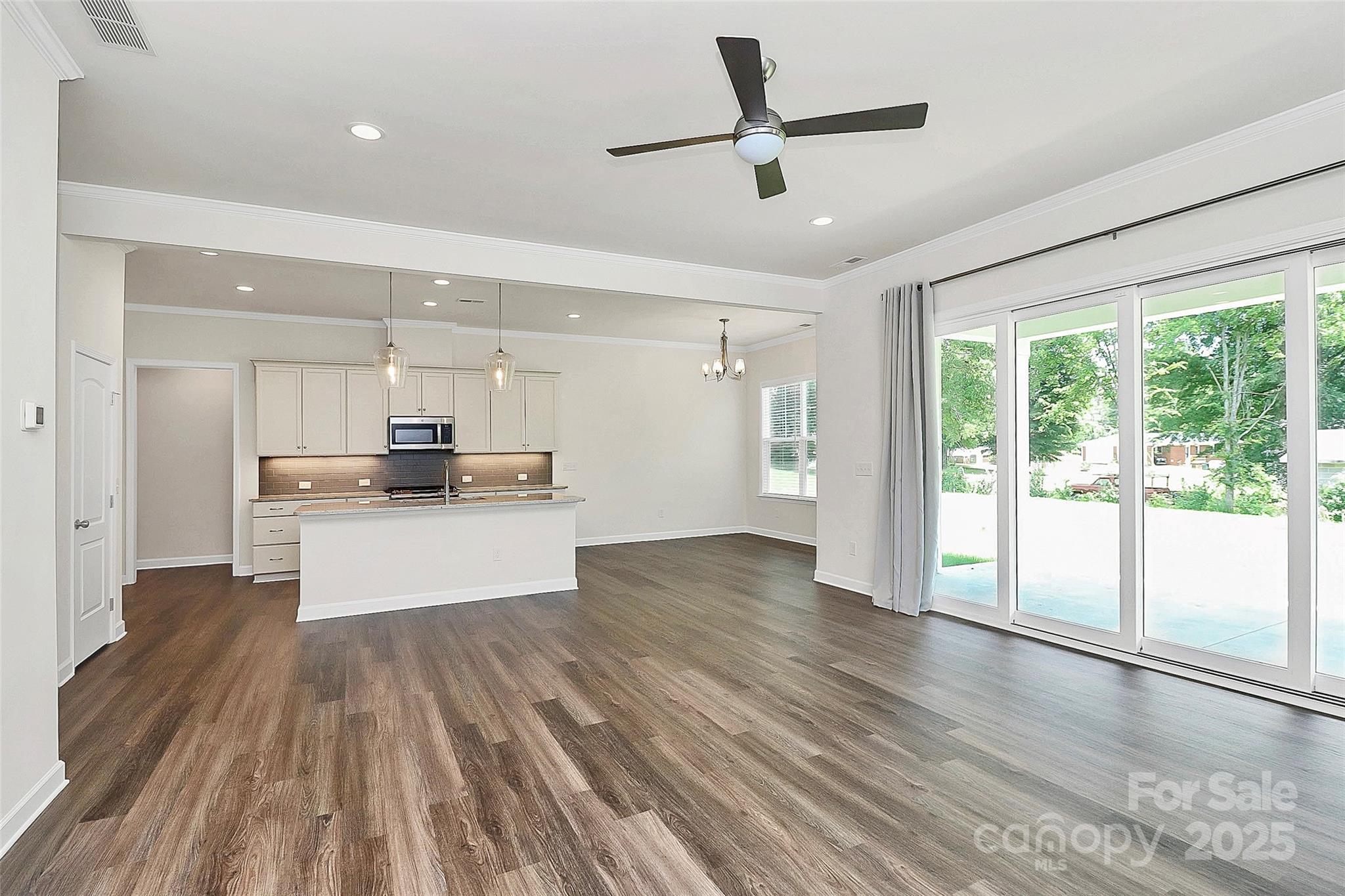 163 Crenshaw Place NW