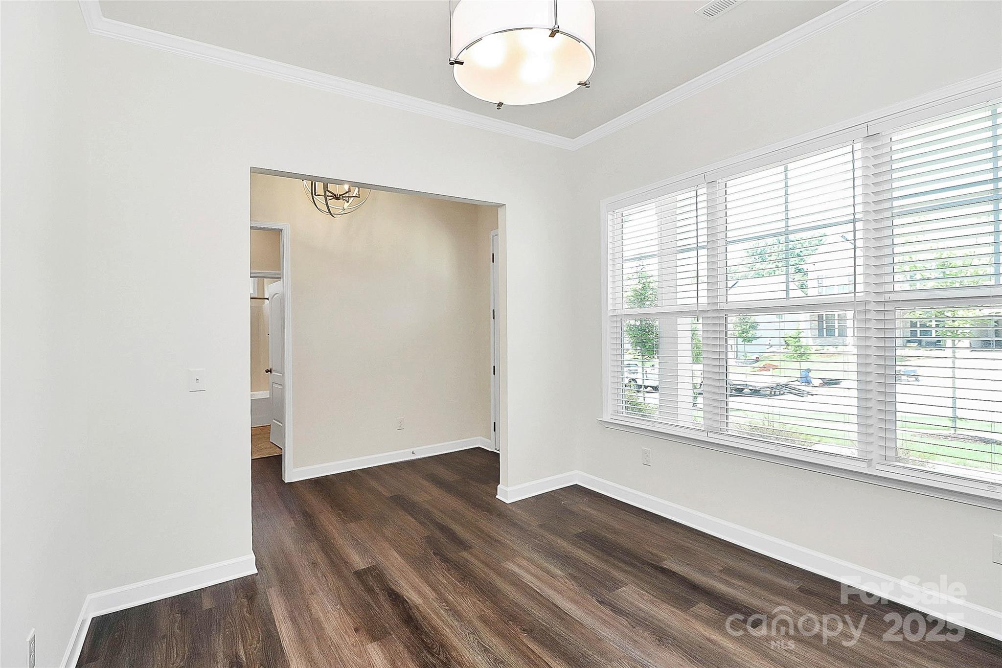 163 Crenshaw Place NW