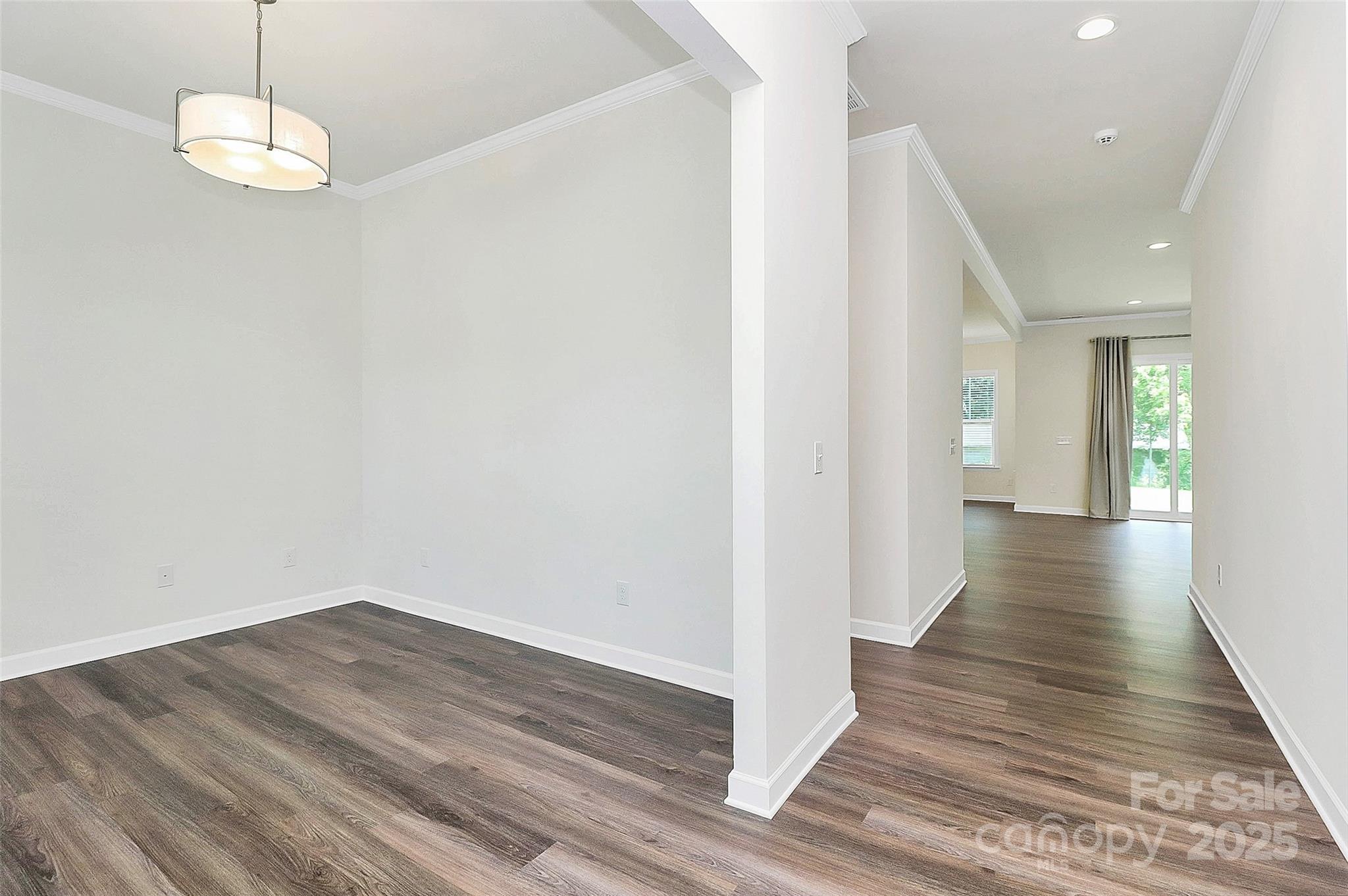 163 Crenshaw Place NW