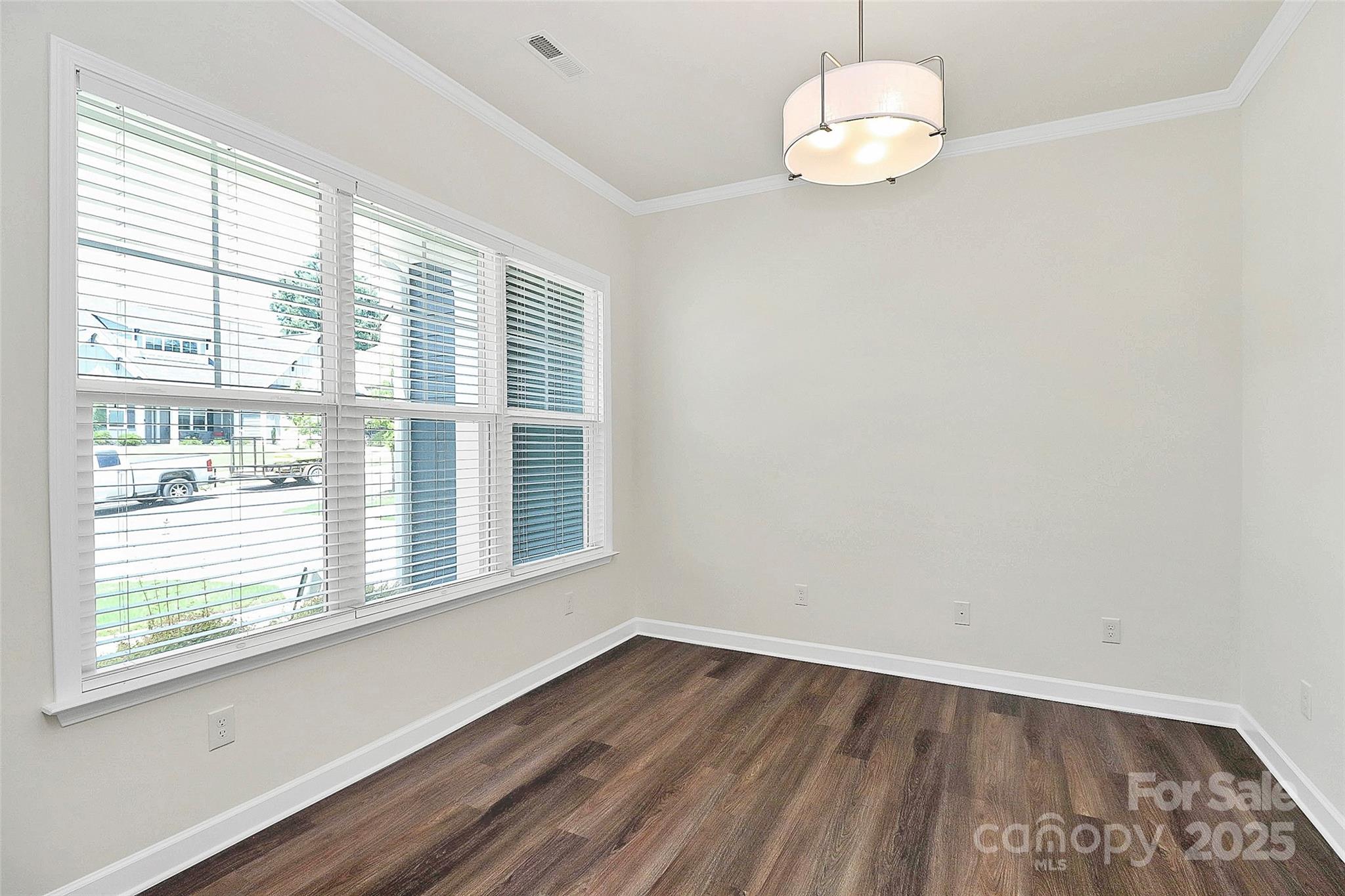 163 Crenshaw Place NW