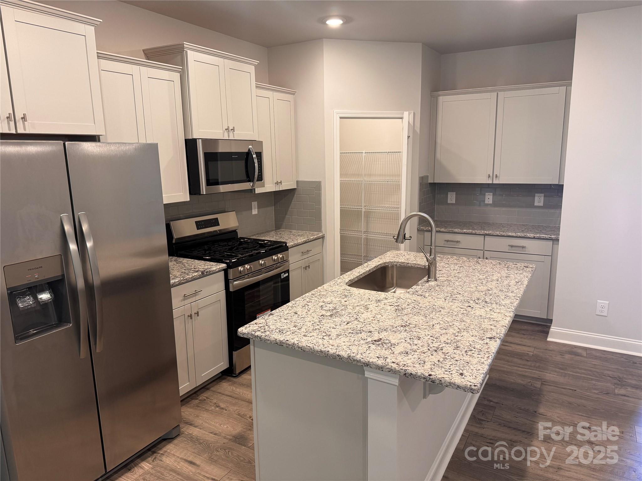 4037 Port Richmond Avenue Unit: 8