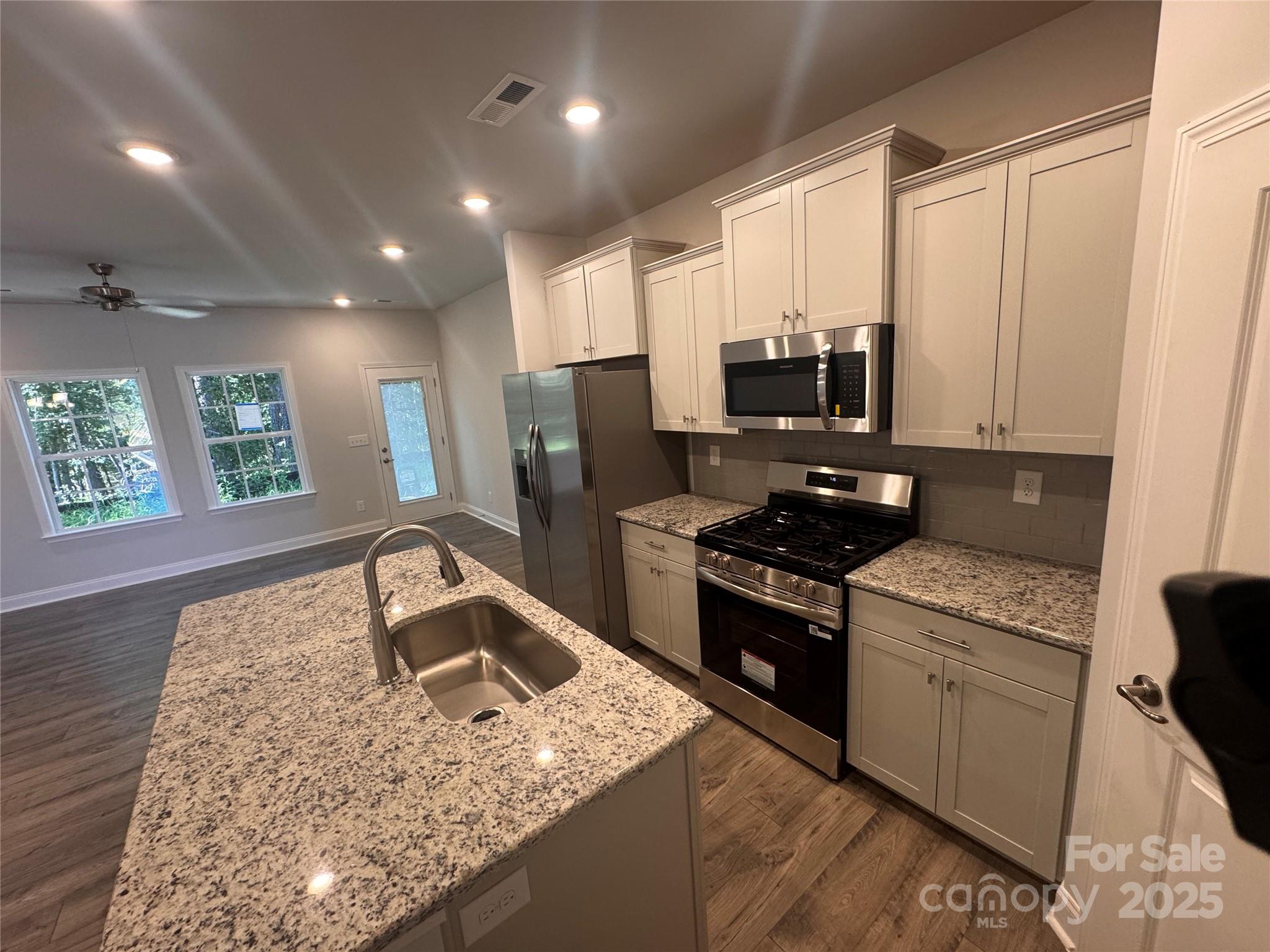 4037 Port Richmond Avenue Unit: 8