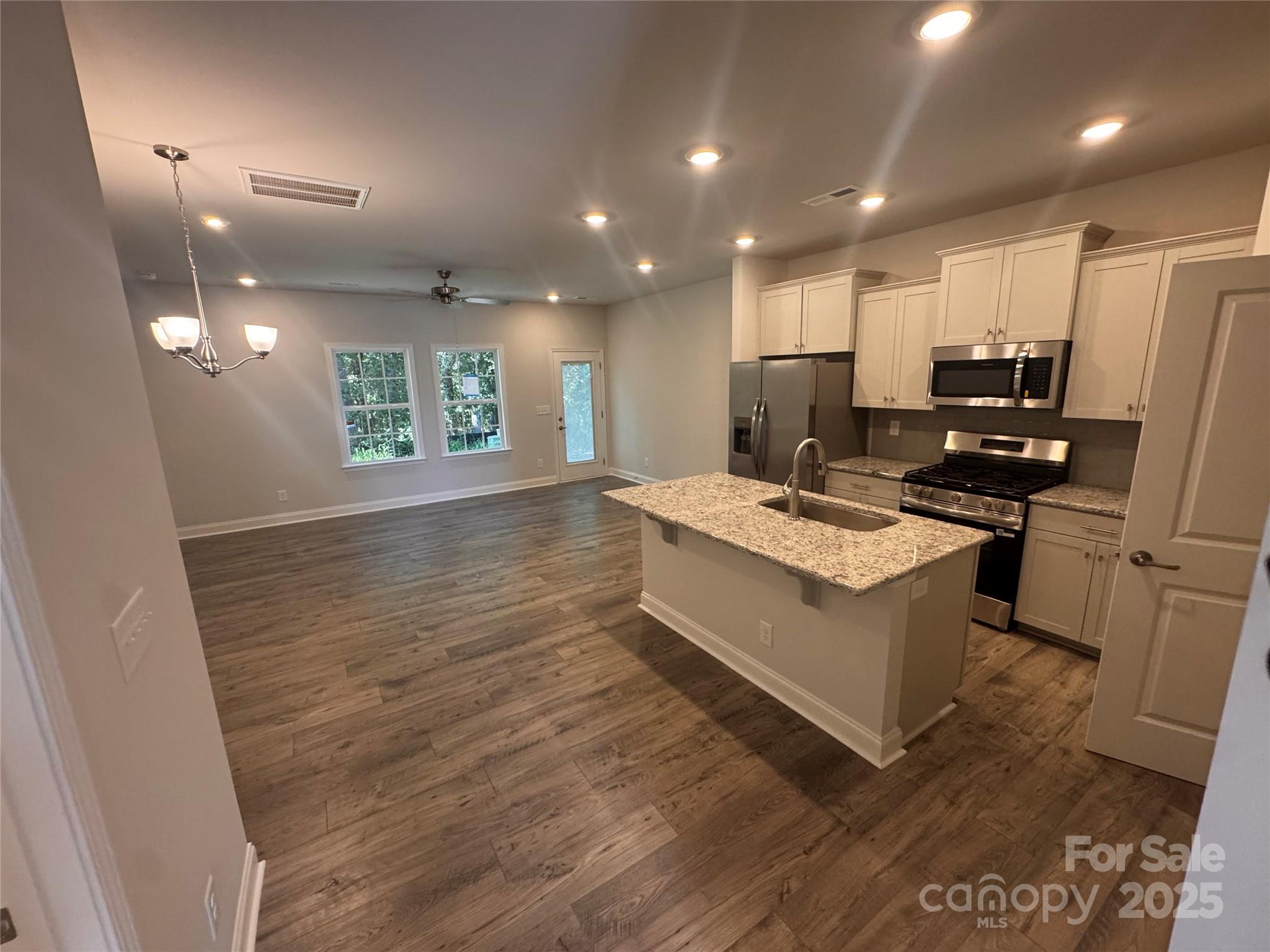 4037 Port Richmond Avenue Unit: 8