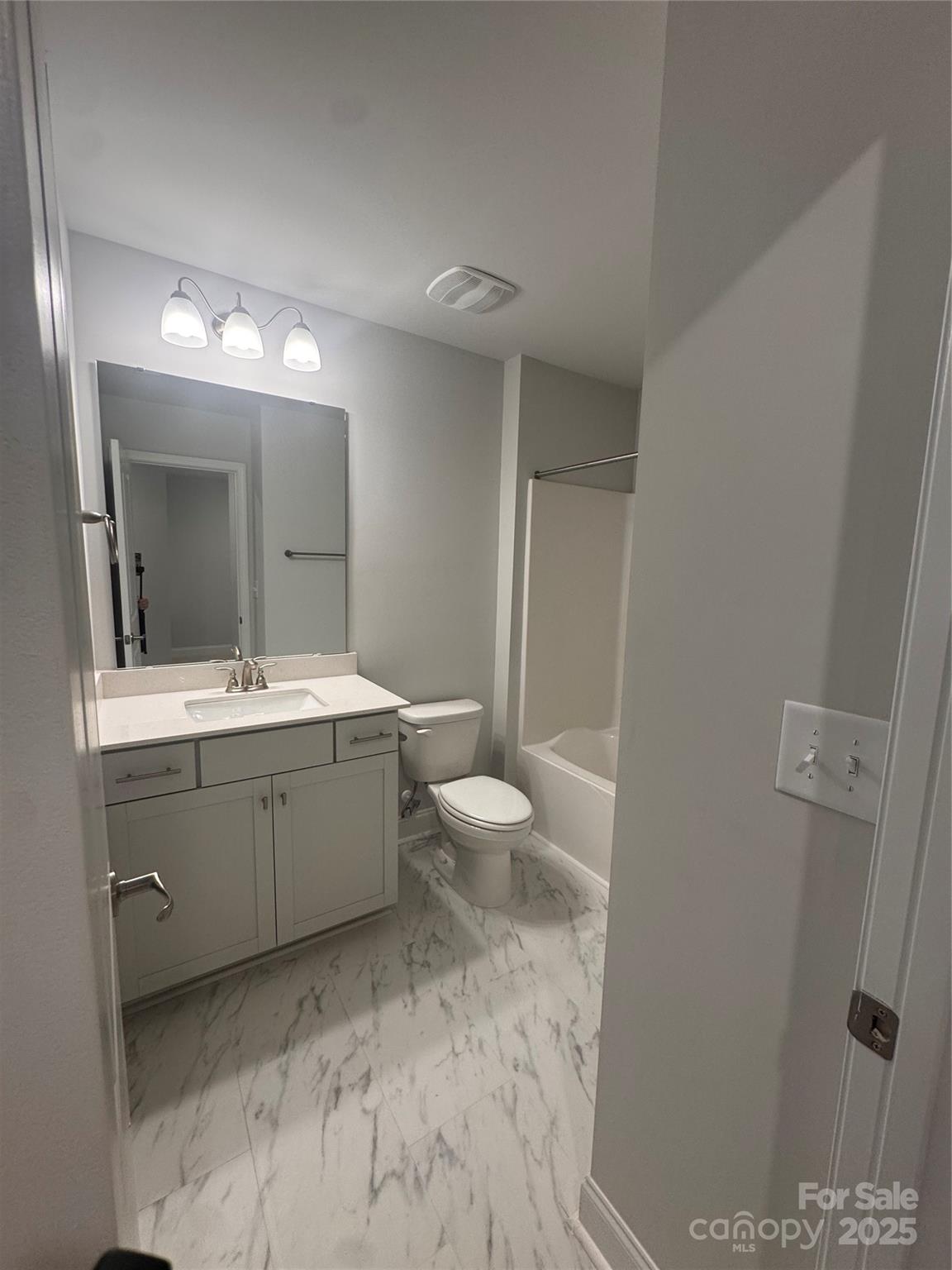 4037 Port Richmond Avenue Unit: 8