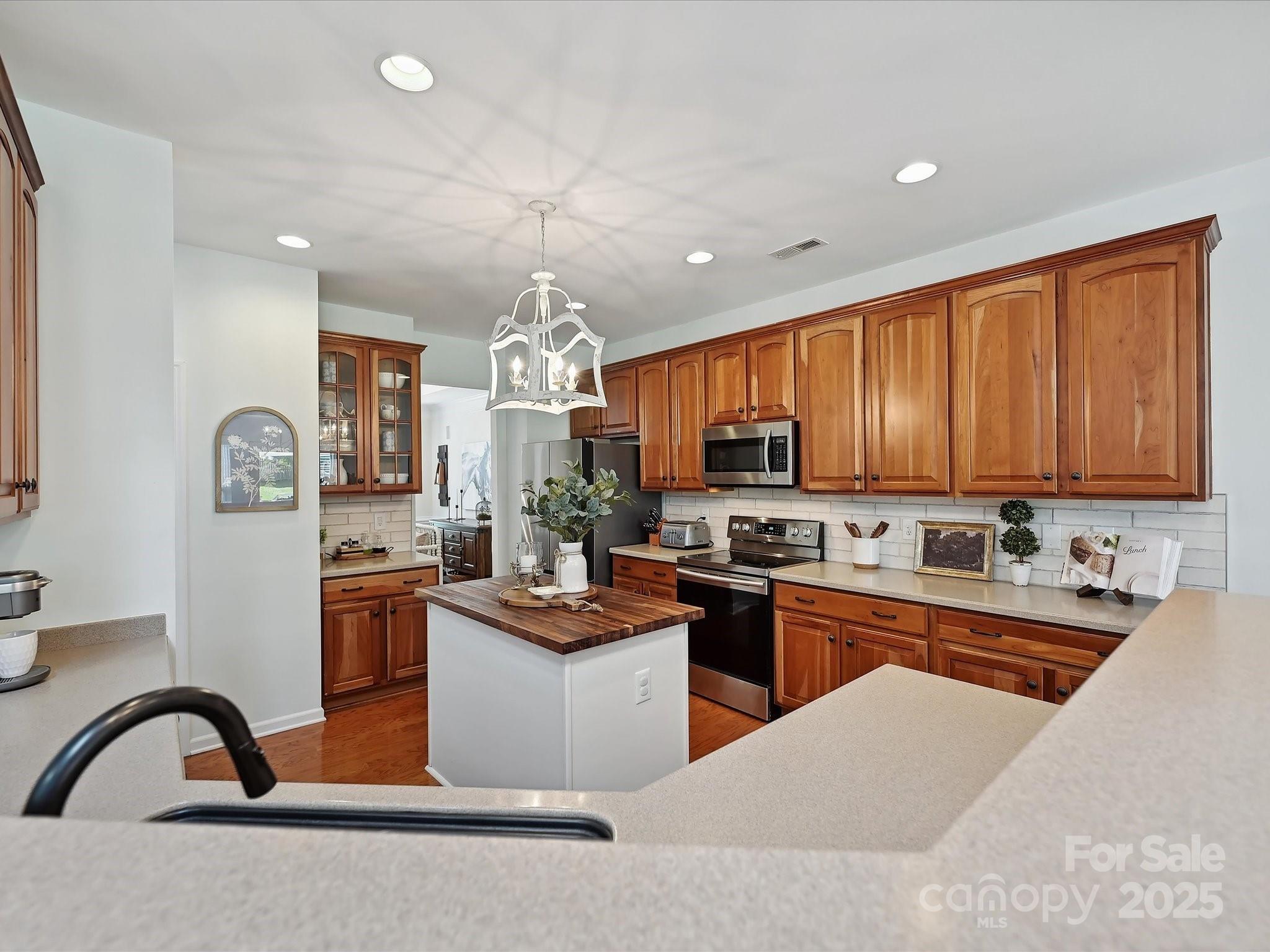 1109 Woodwinds Drive