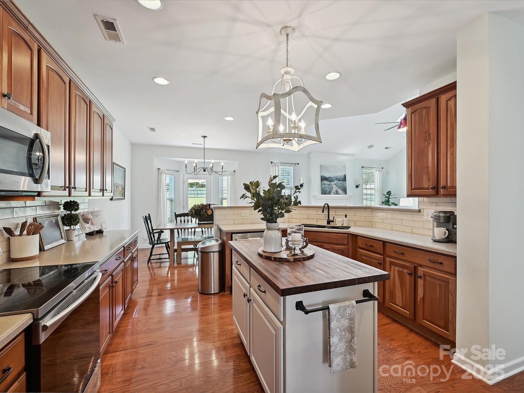 1109 Woodwinds Drive