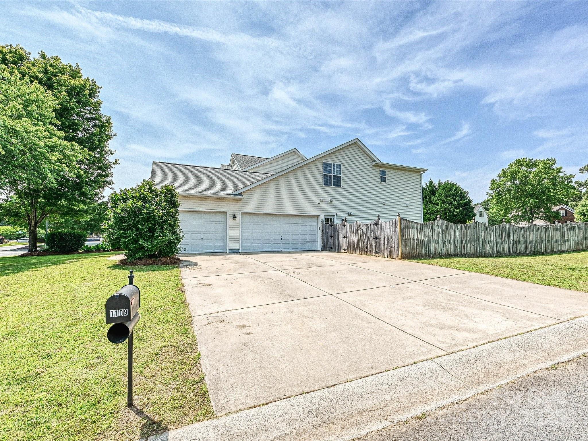 1109 Woodwinds Drive