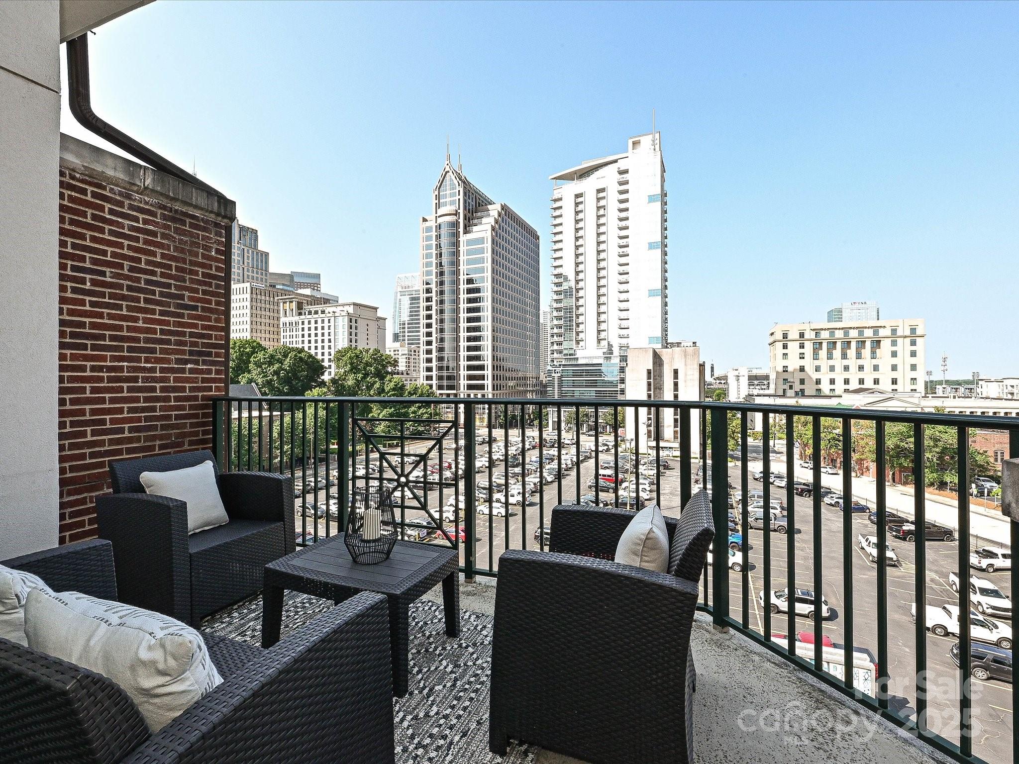 300 W 5th Street Unit: 723