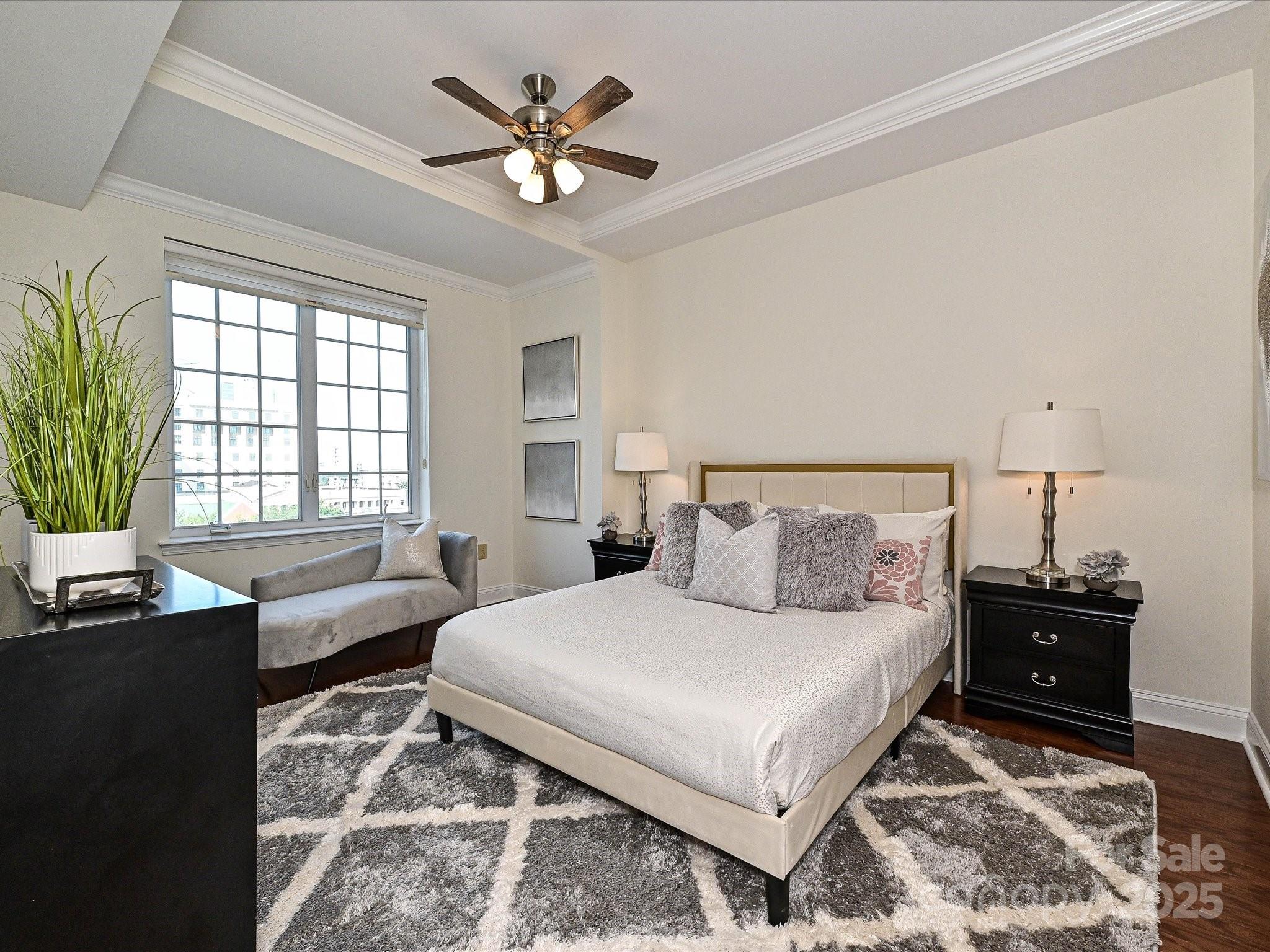 300 W 5th Street Unit: 723