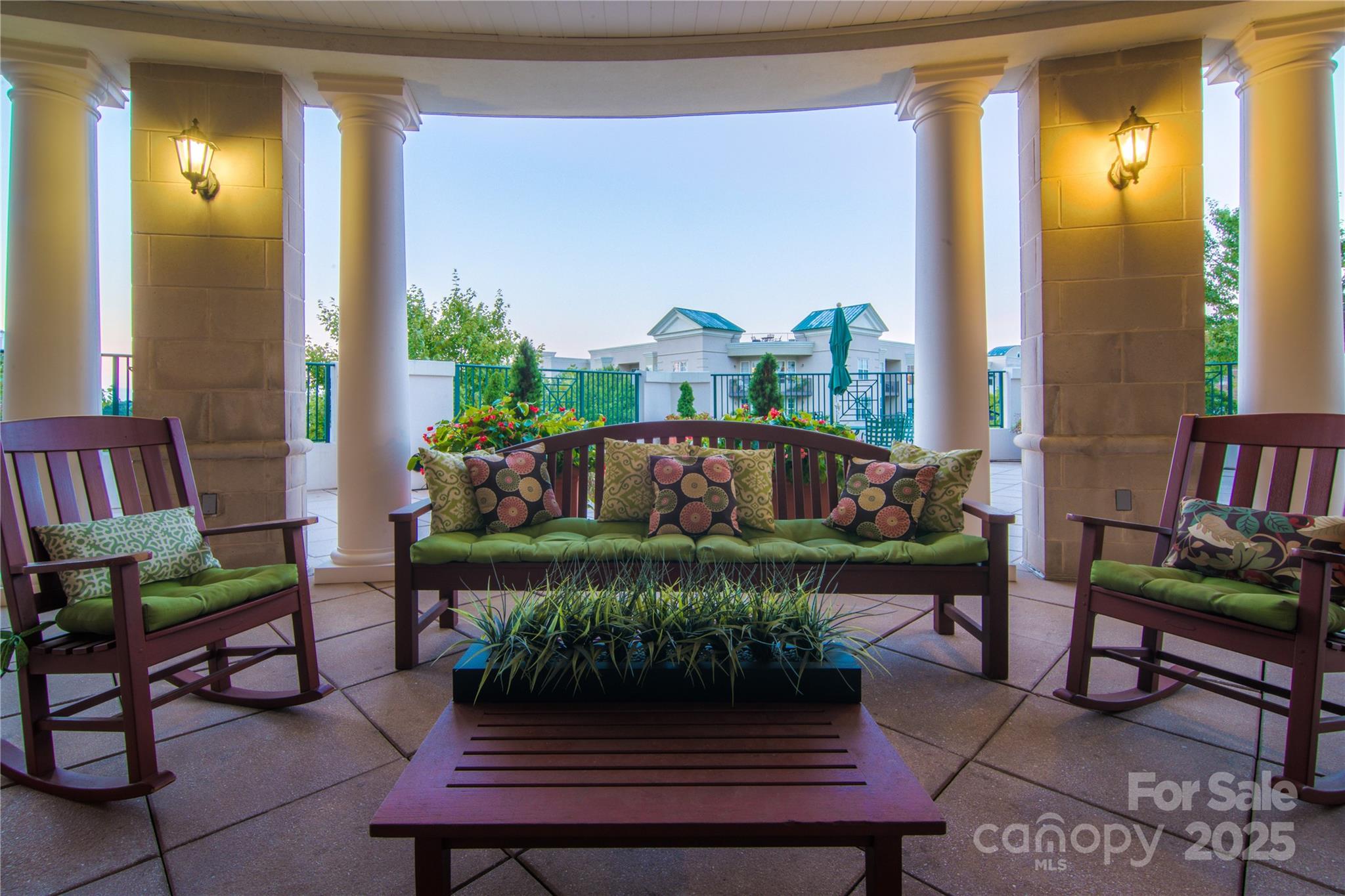 300 W 5th Street Unit: 723