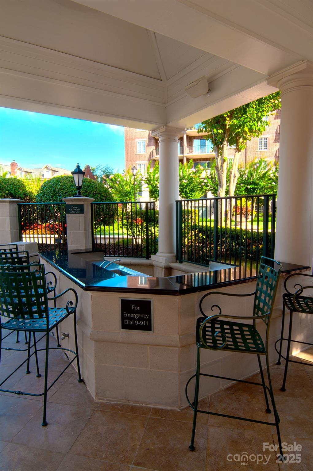 300 W 5th Street Unit: 723