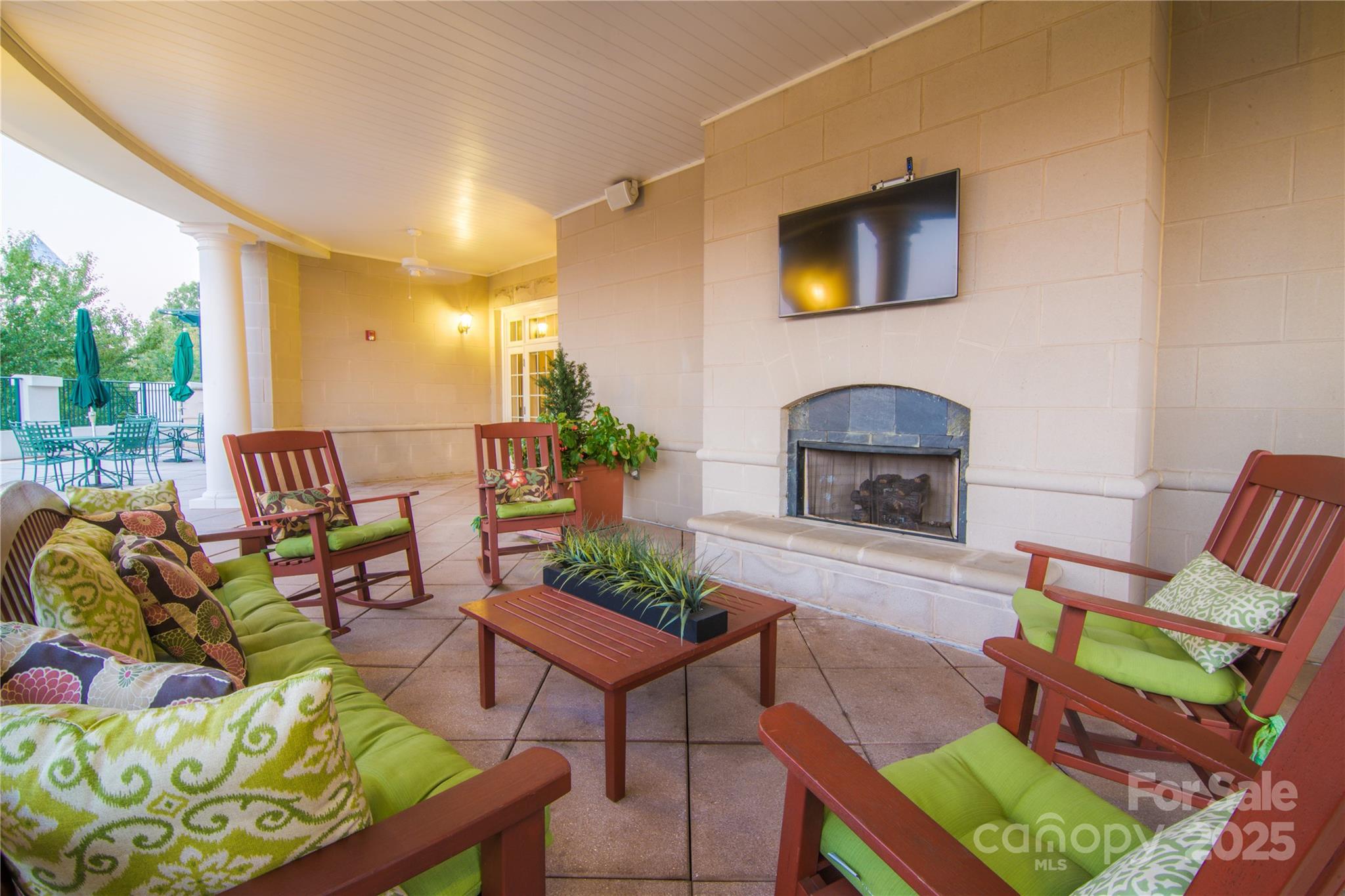 300 W 5th Street Unit: 723