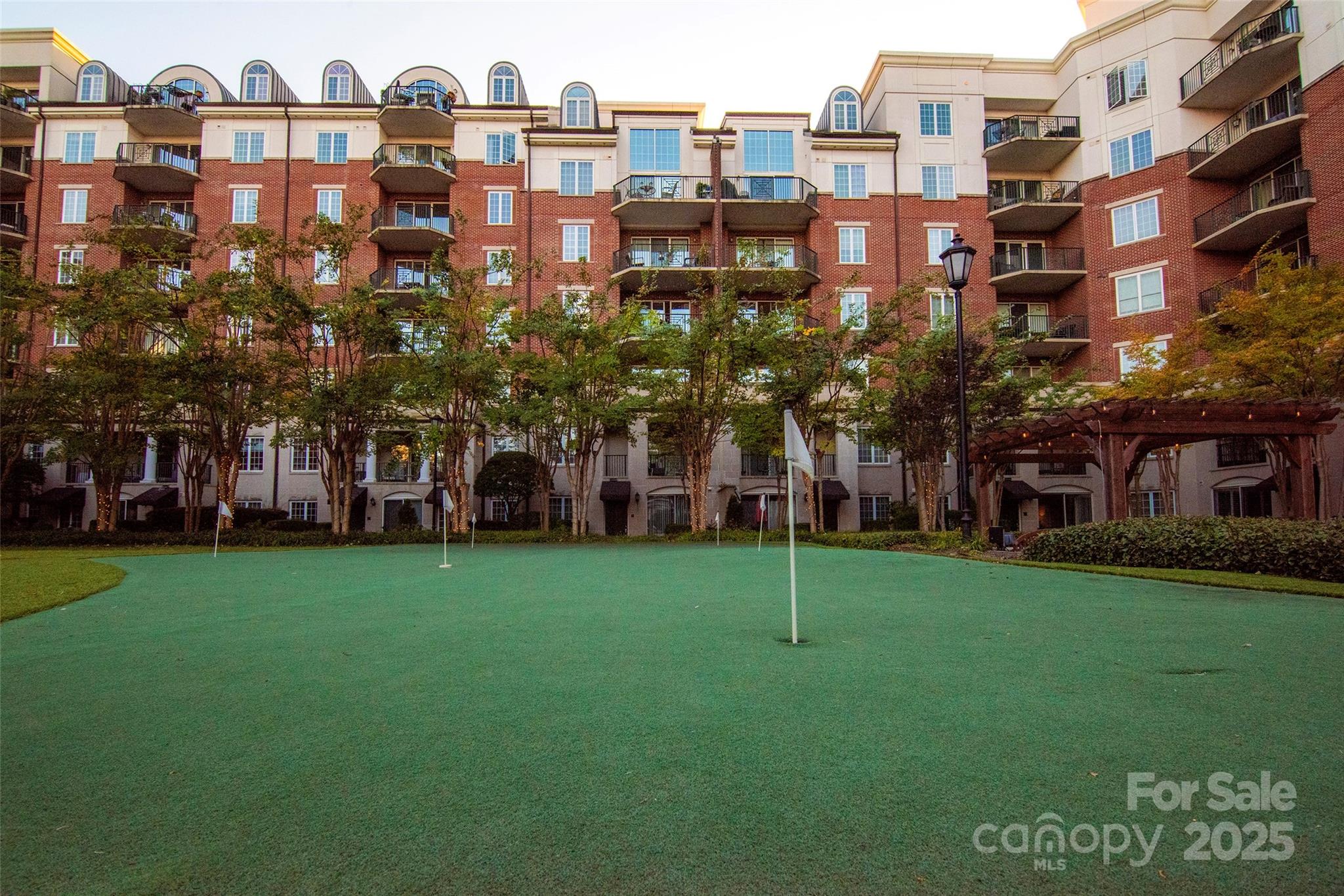 300 W 5th Street Unit: 723