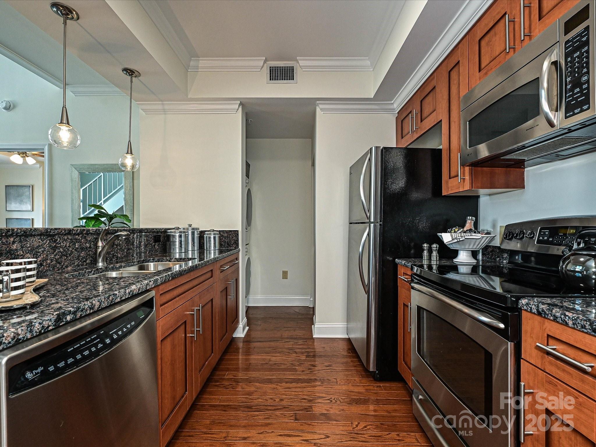 300 W 5th Street Unit: 723