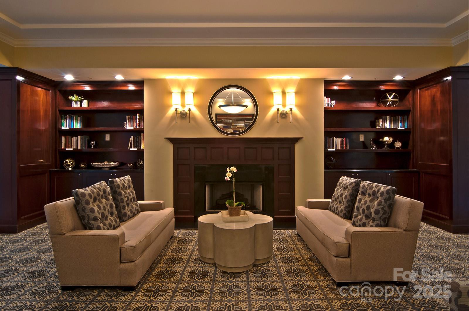 300 W 5th Street Unit: 723