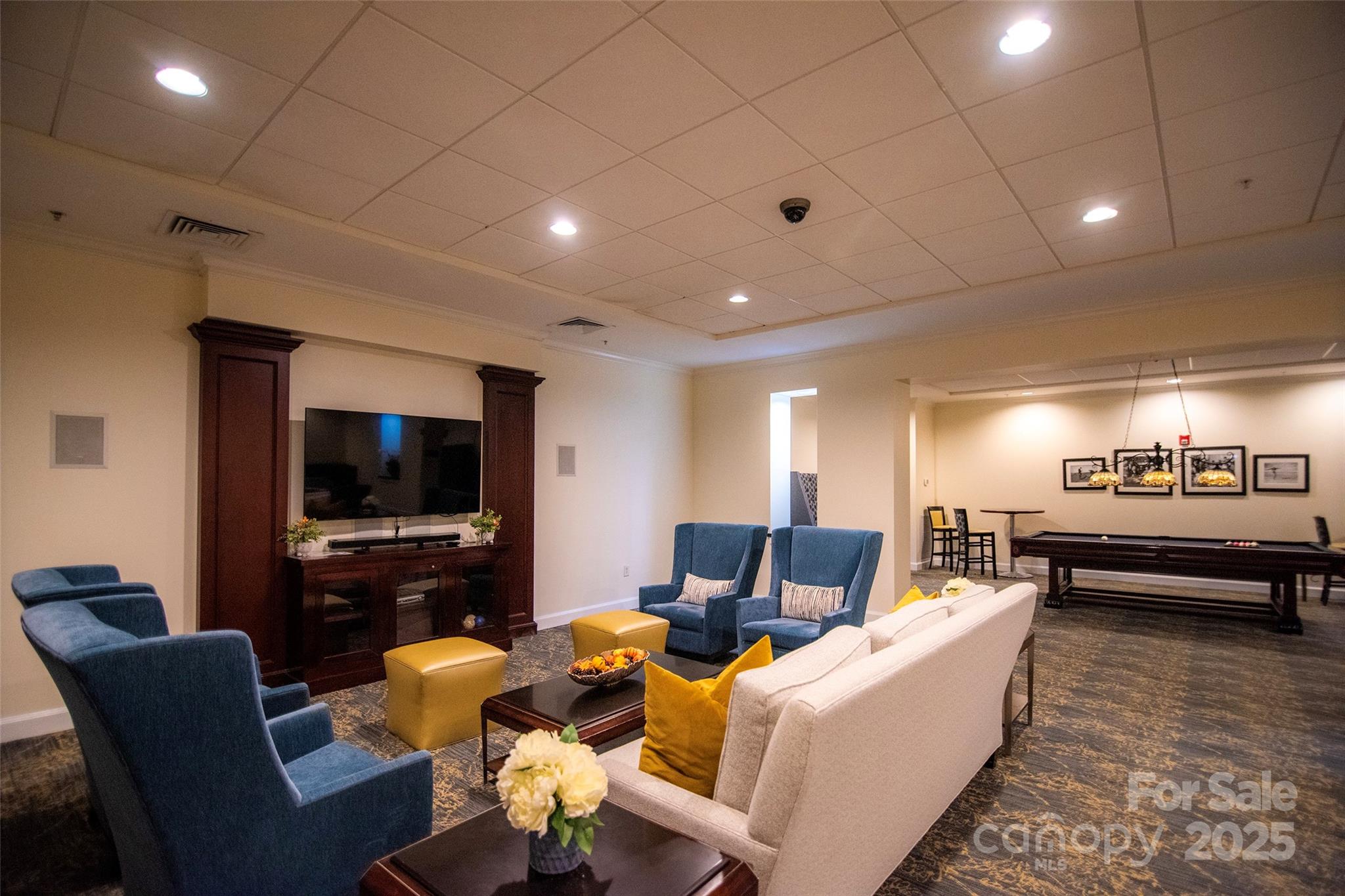 300 W 5th Street Unit: 723