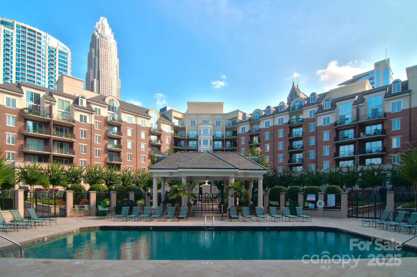 300 W 5th Street Unit: 723