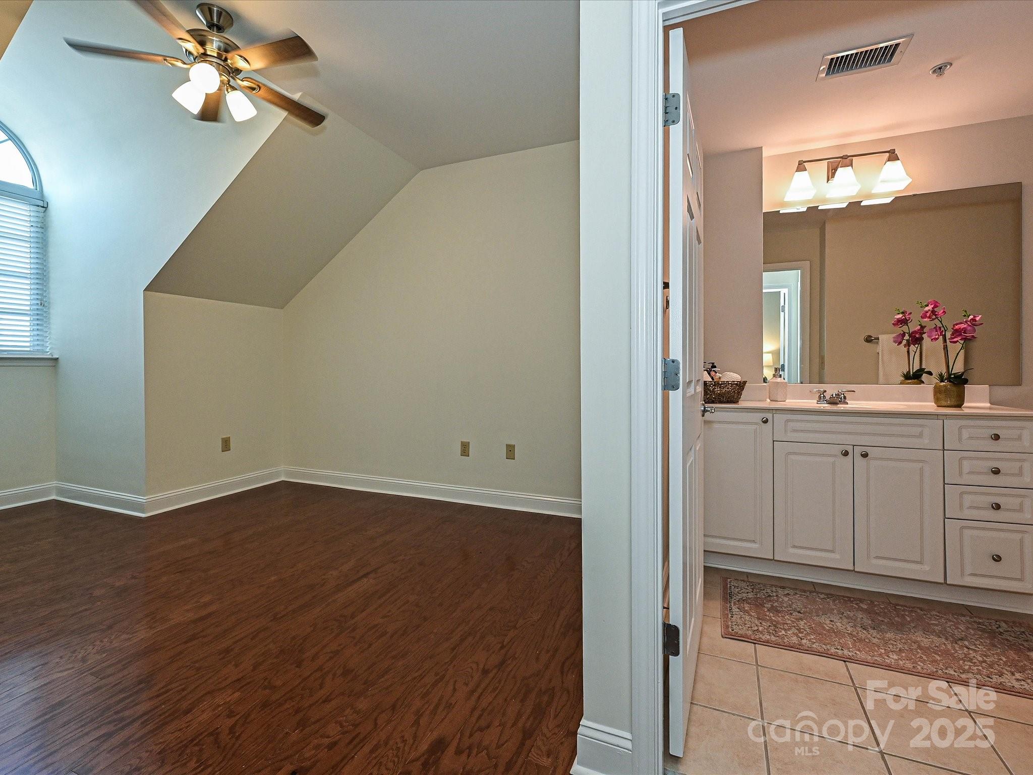 300 W 5th Street Unit: 723
