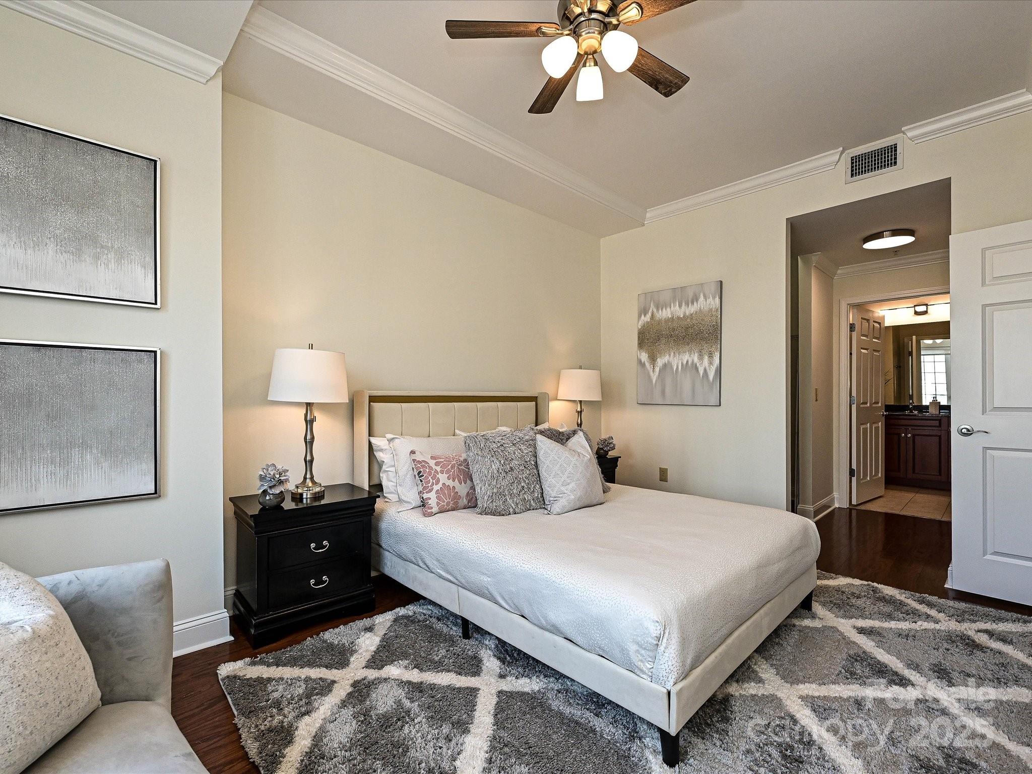300 W 5th Street Unit: 723