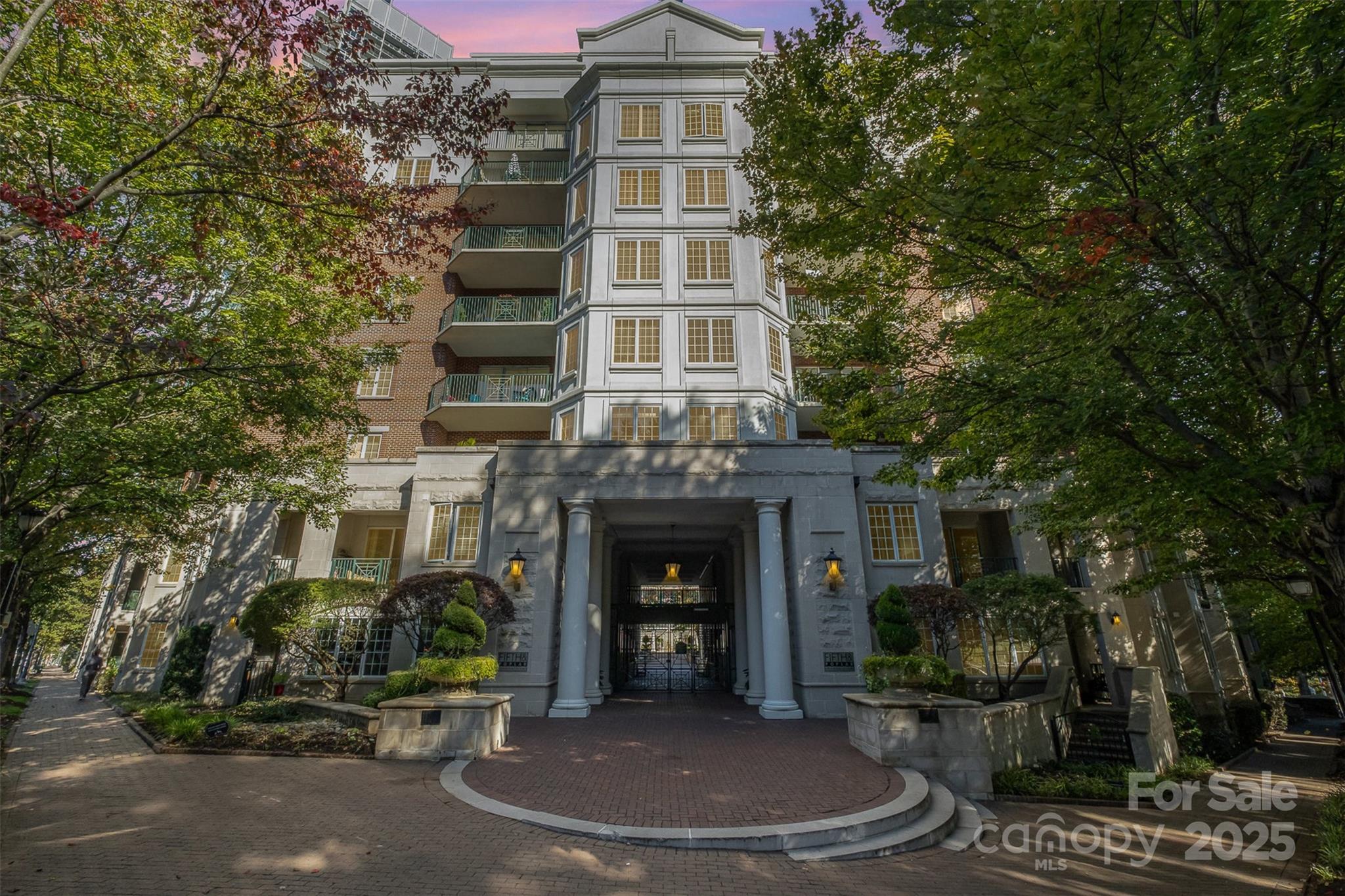 300 W 5th Street Unit: 723