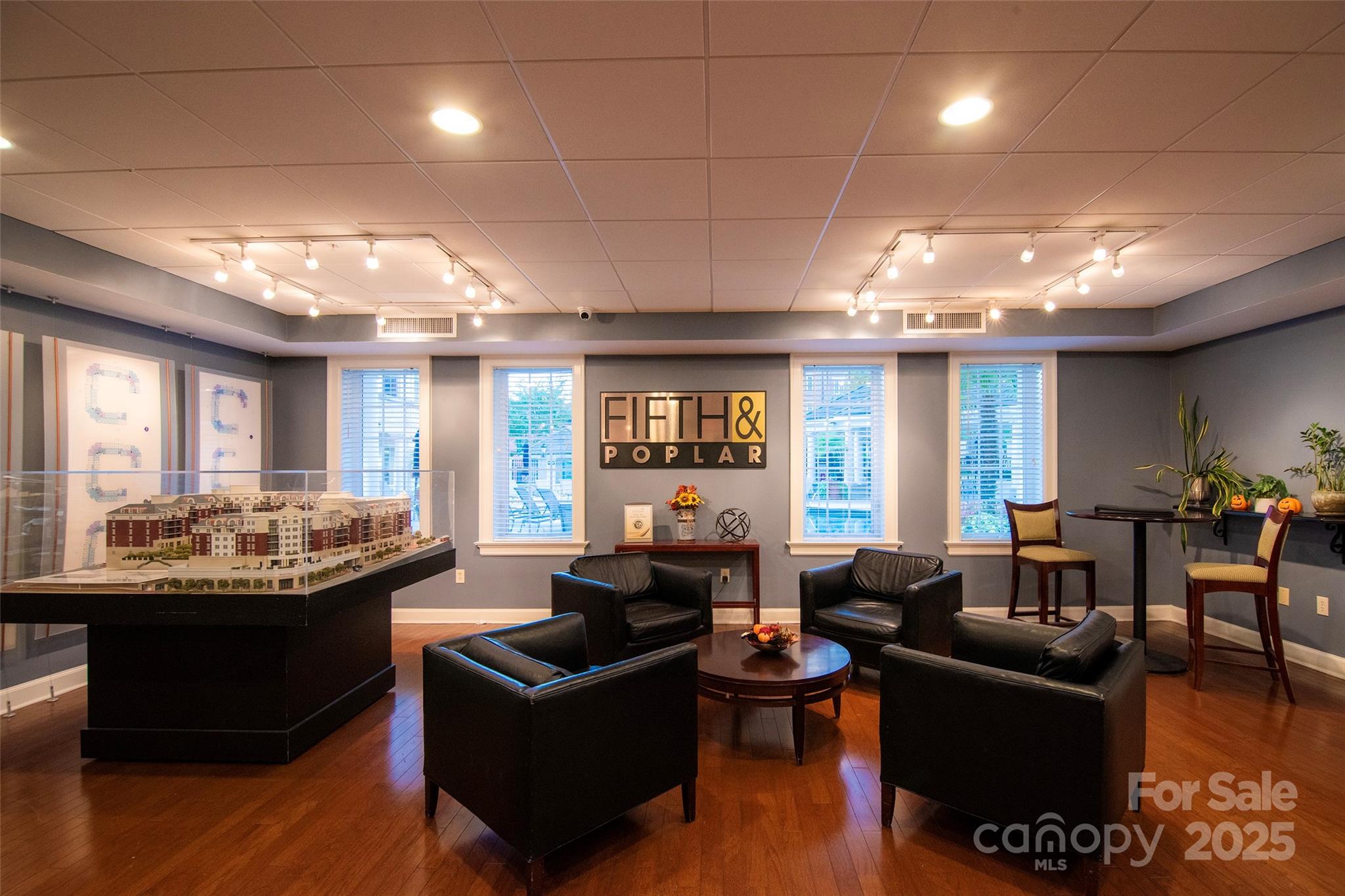 300 W 5th Street Unit: 723