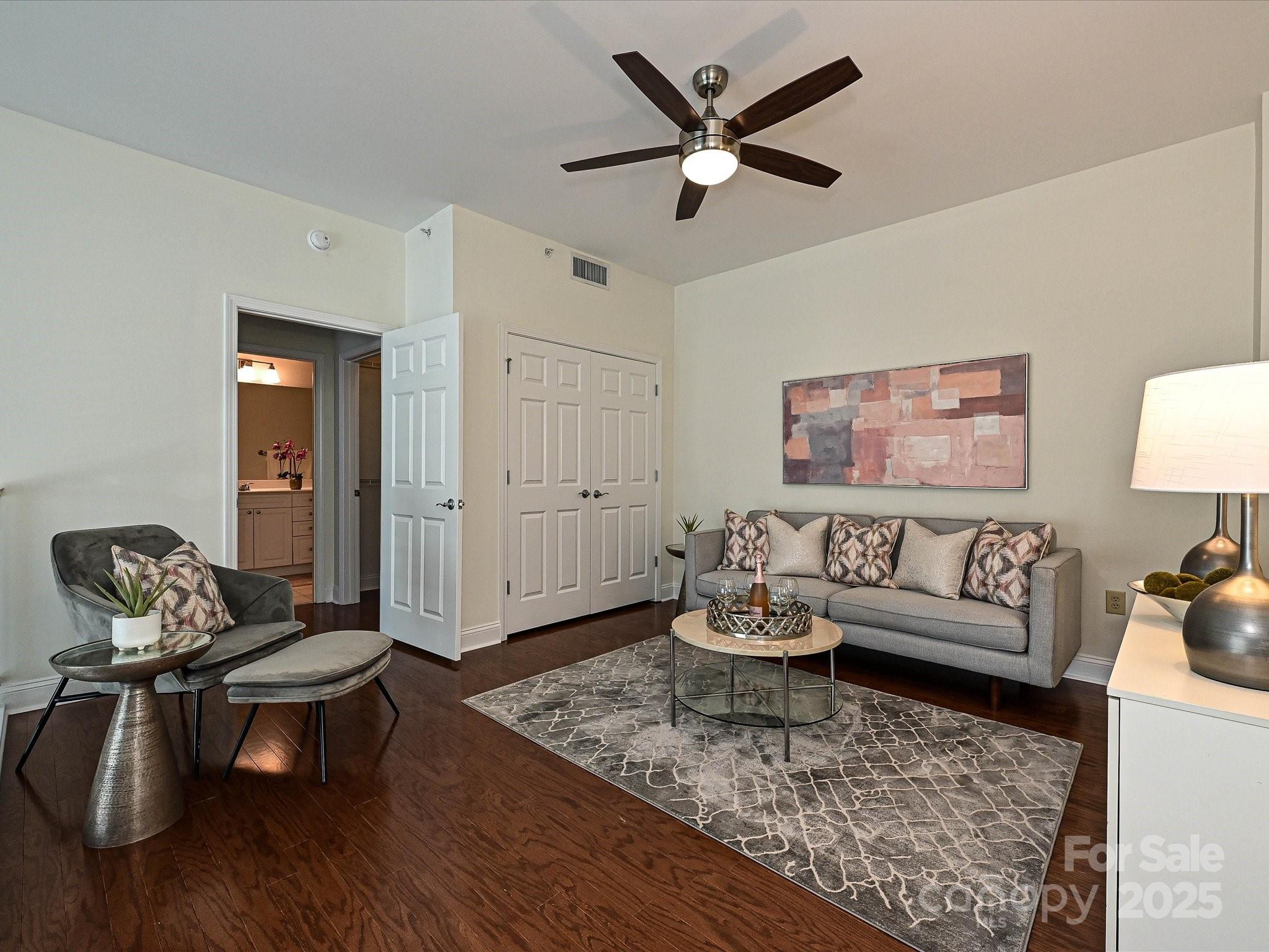 300 W 5th Street Unit: 723