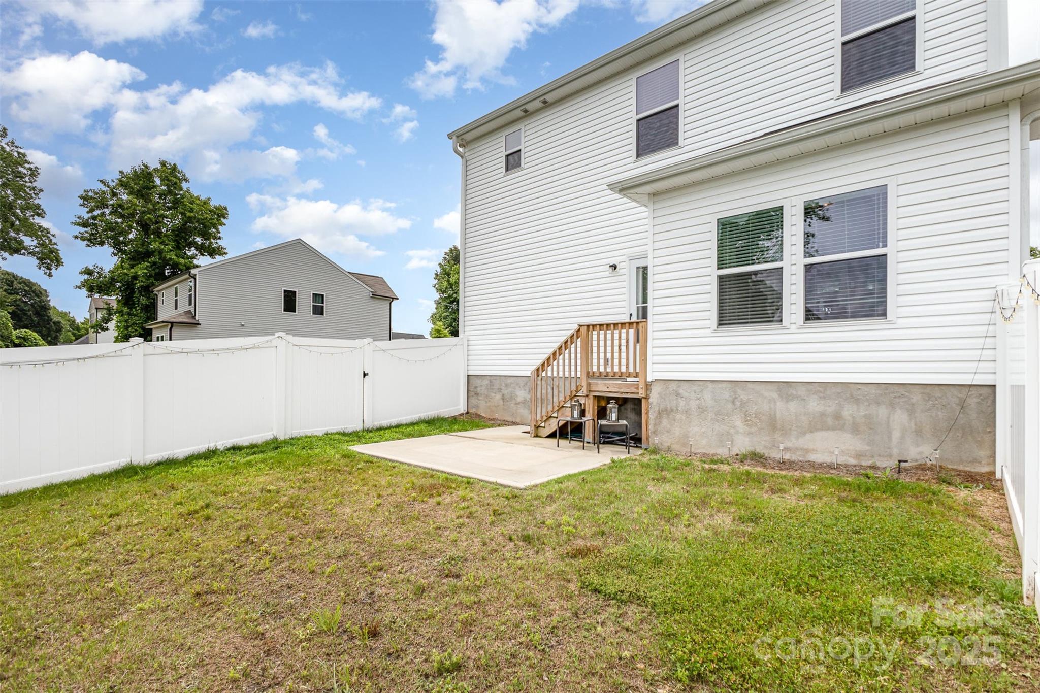 1117 Laurel Woods Drive