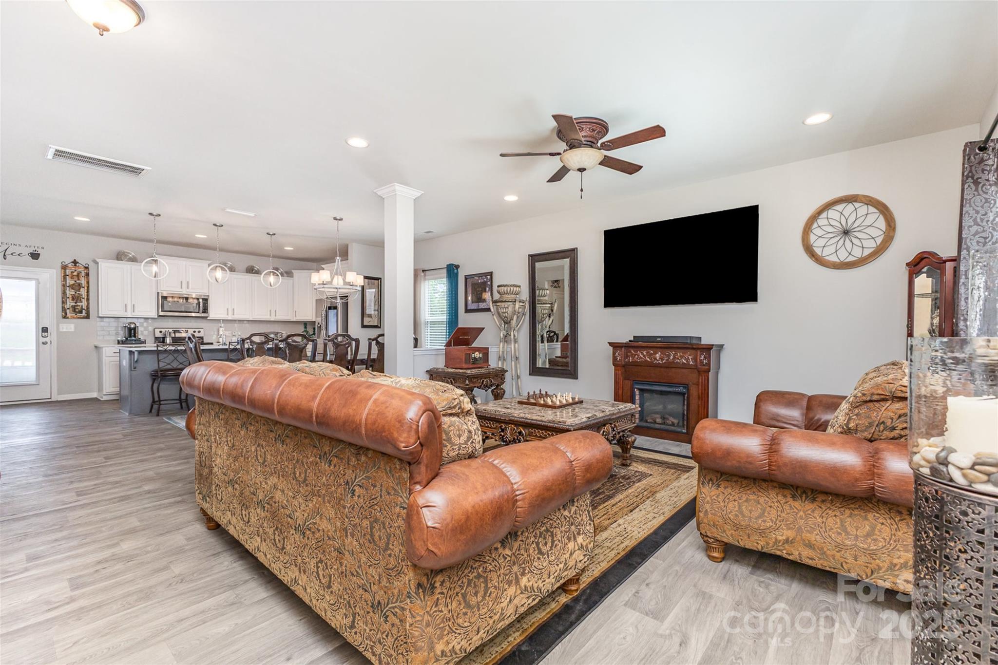 1117 Laurel Woods Drive