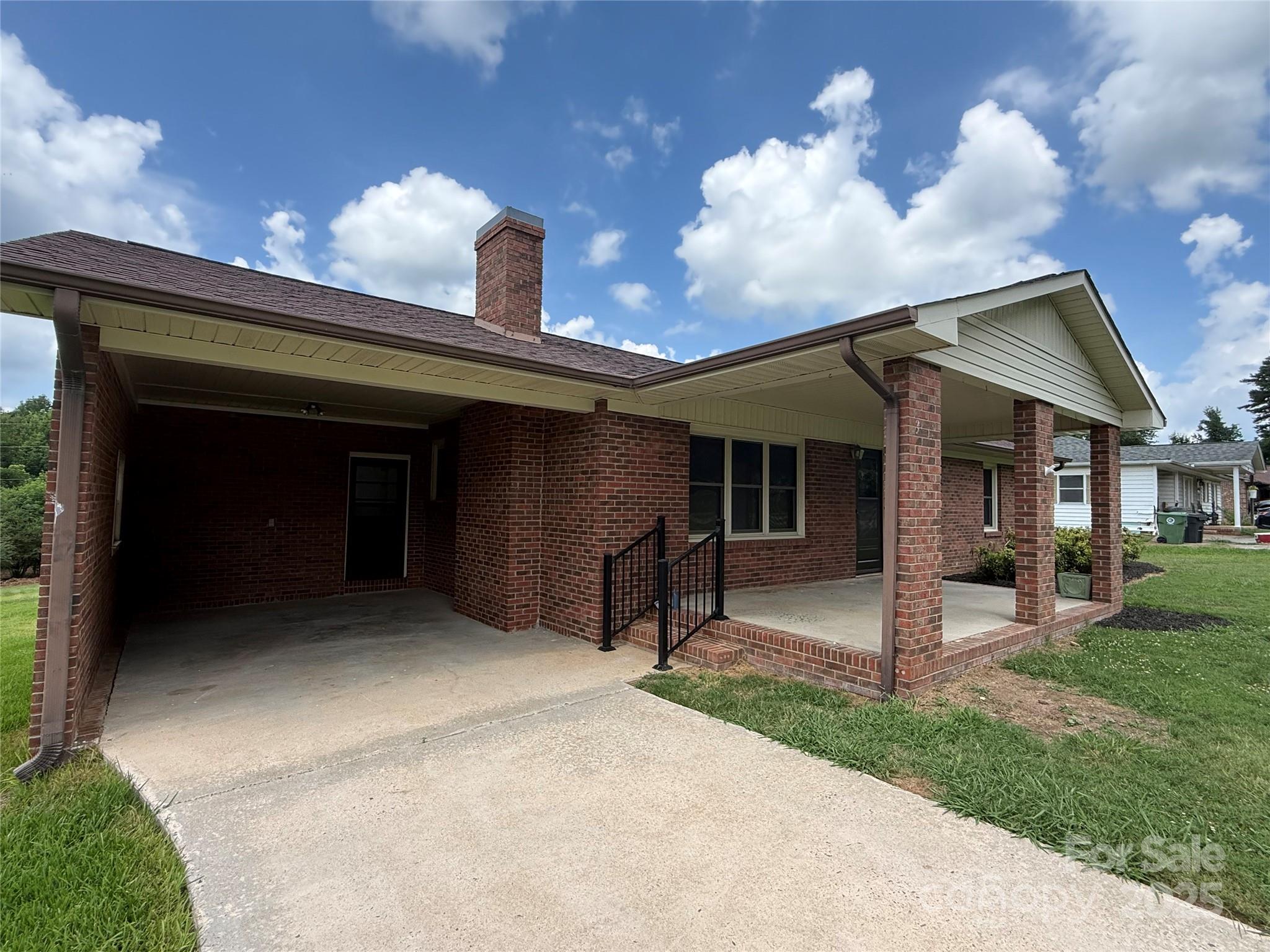 303 Mariposa Road