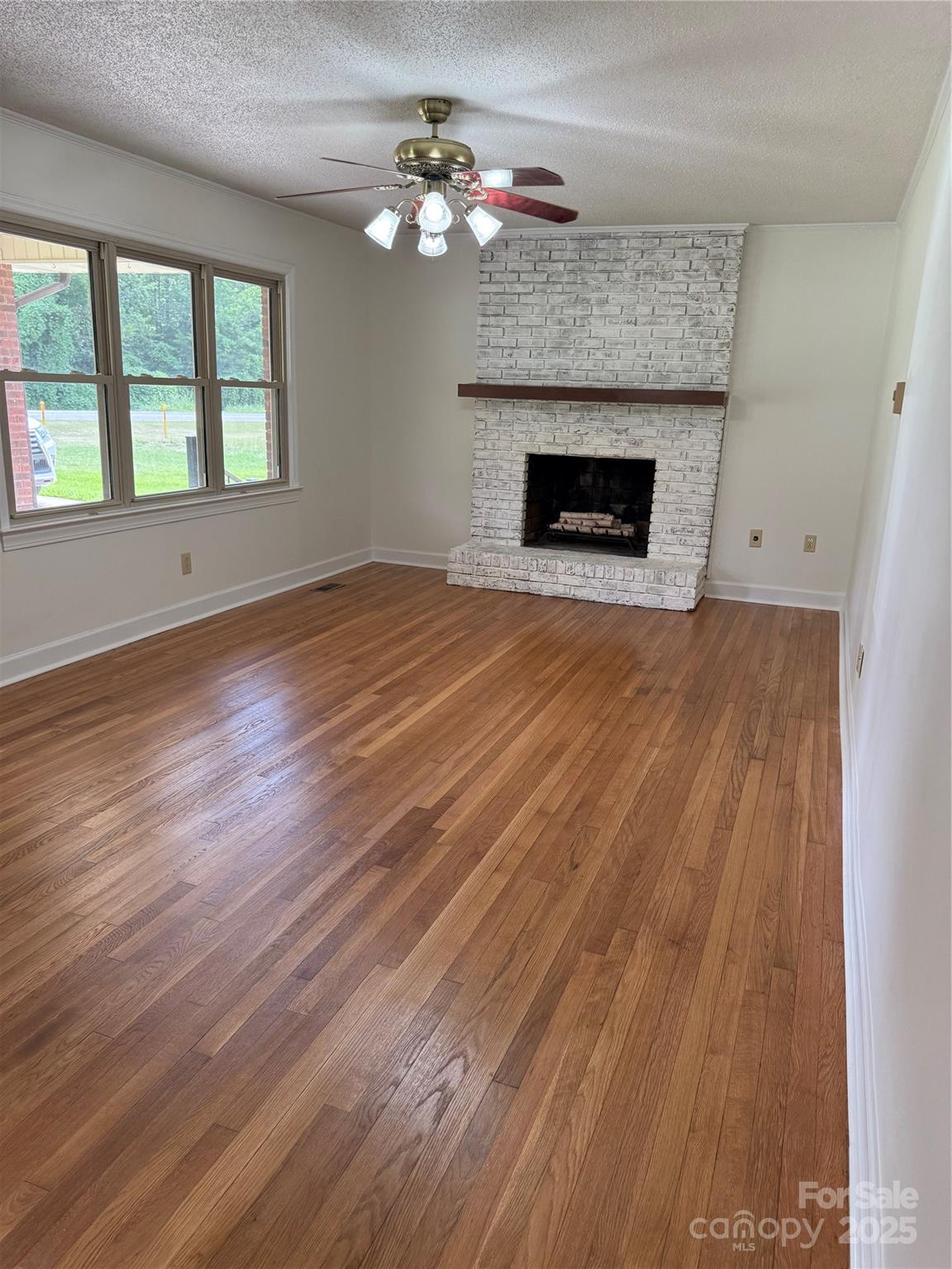 303 Mariposa Road