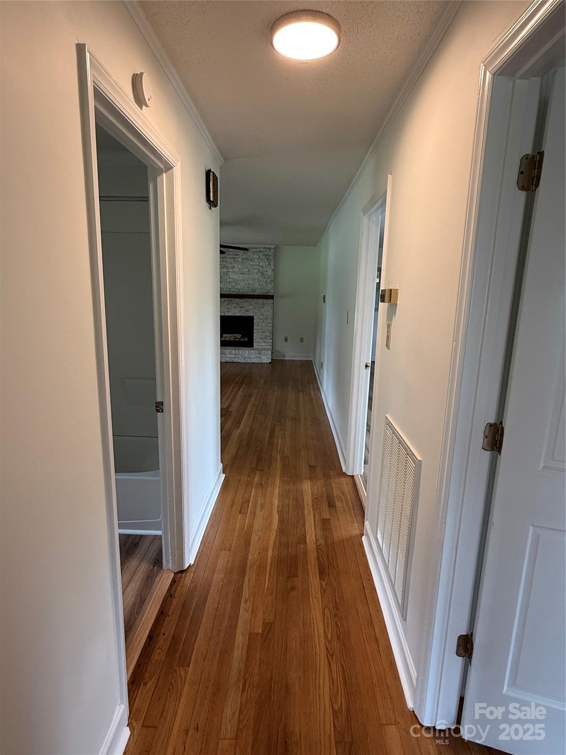 303 Mariposa Road