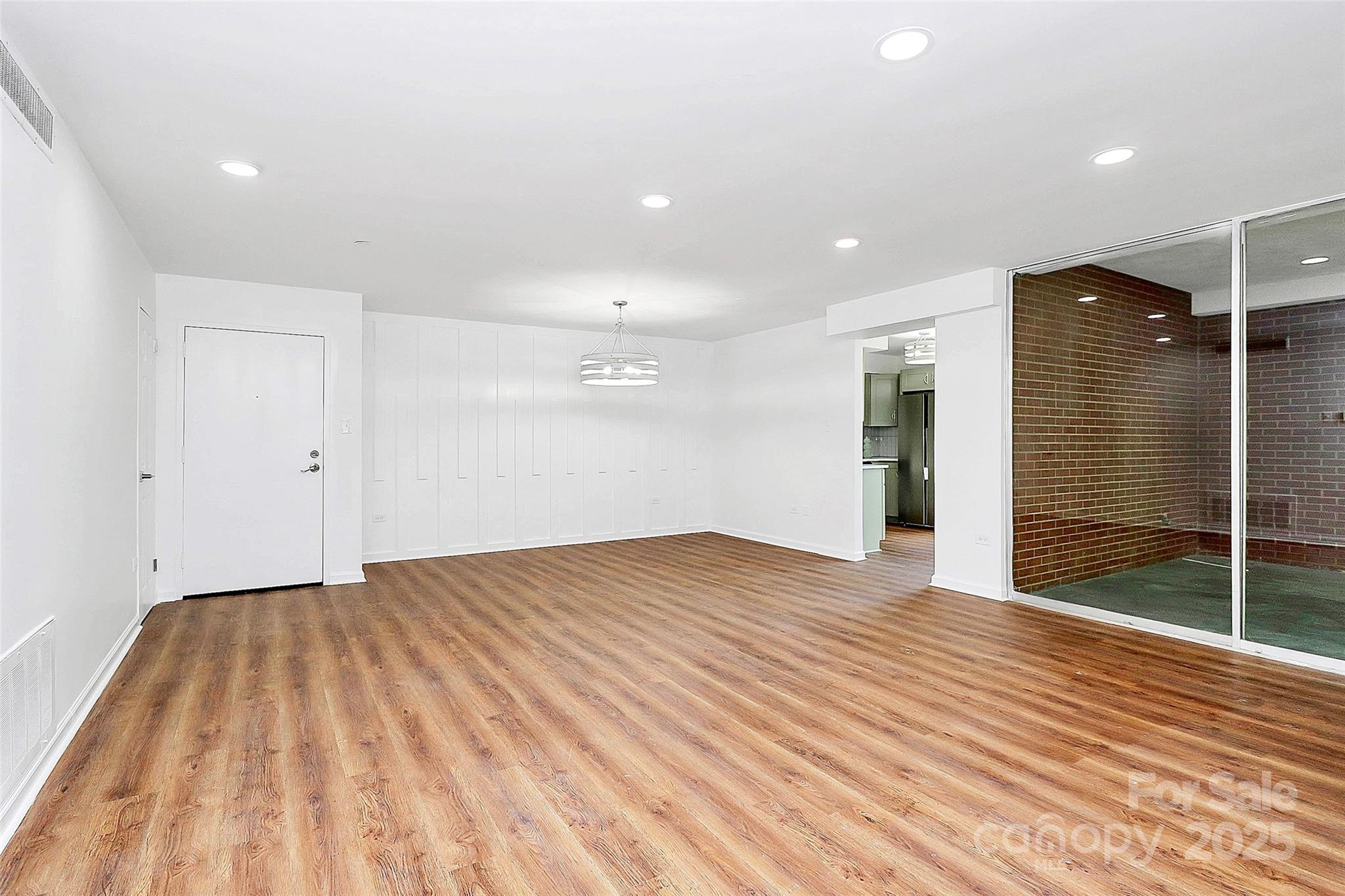 1300 Queens Road Unit: 405